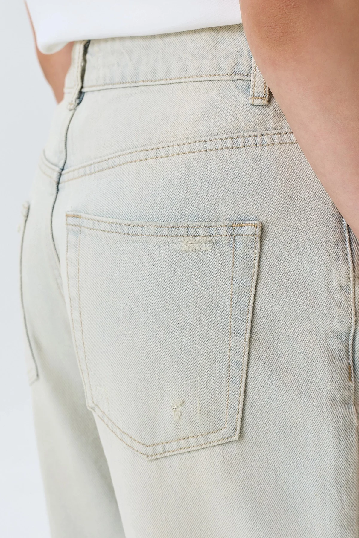 Джинсы-бананы с декором, 42