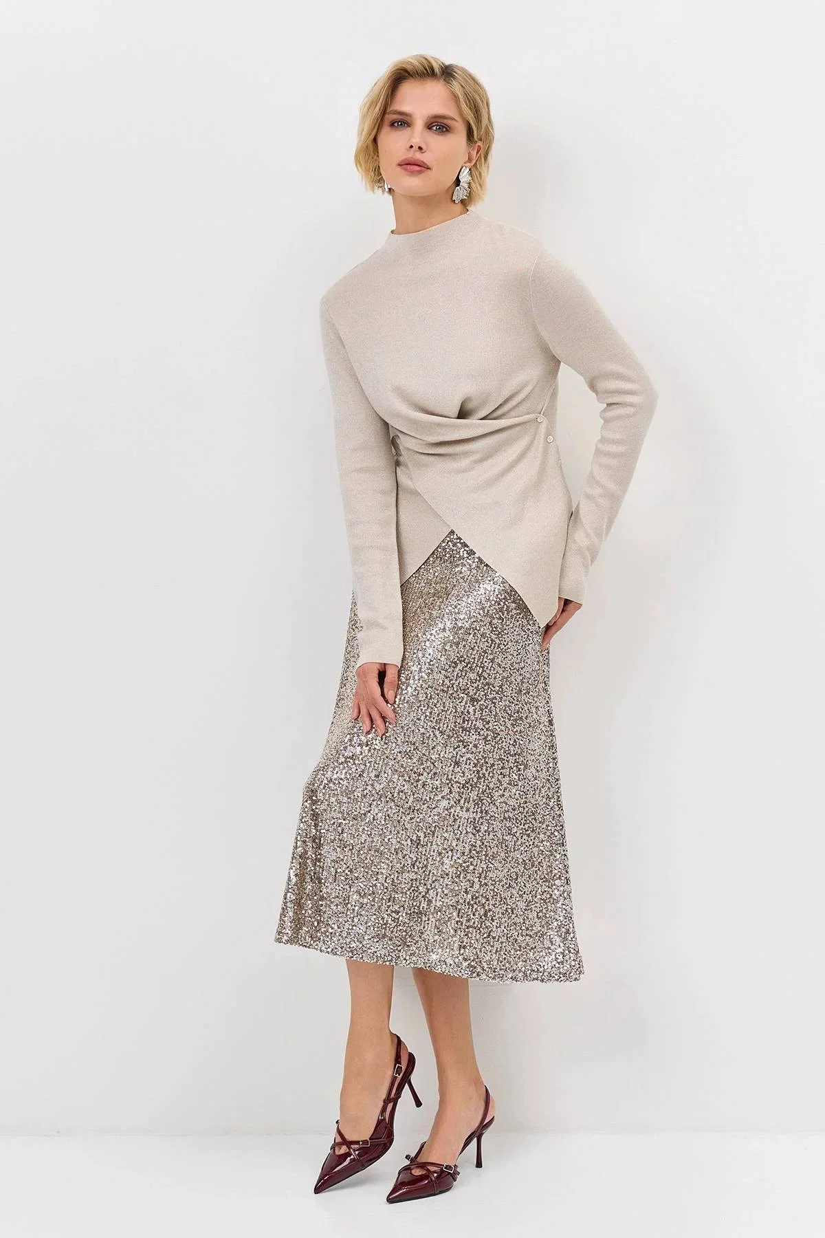 Яркая юбка-миди с искрящимися пайетками, 44