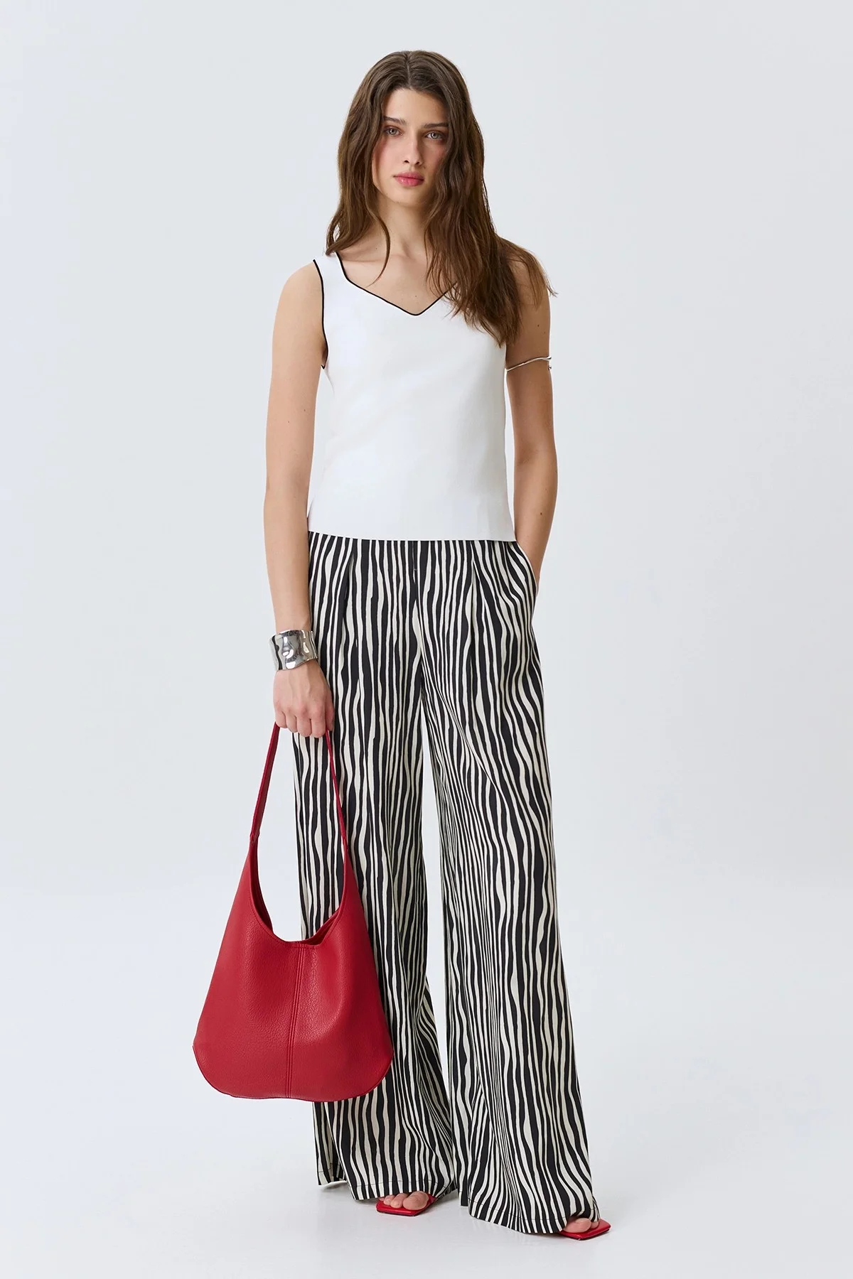 Яркий комплект из сумки и косметички, One