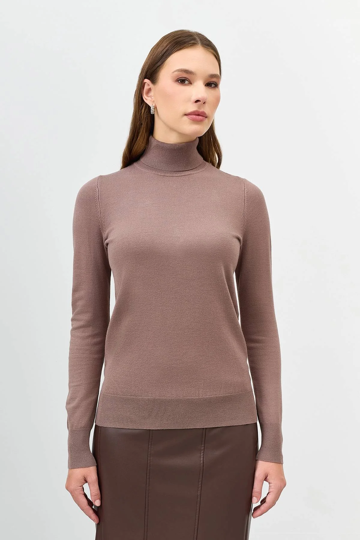 Базовая водолазка из смесовой вискозы в цвете кофе, 44 Базовая водолазка из смесовой вискозы в цвете кофе, 44