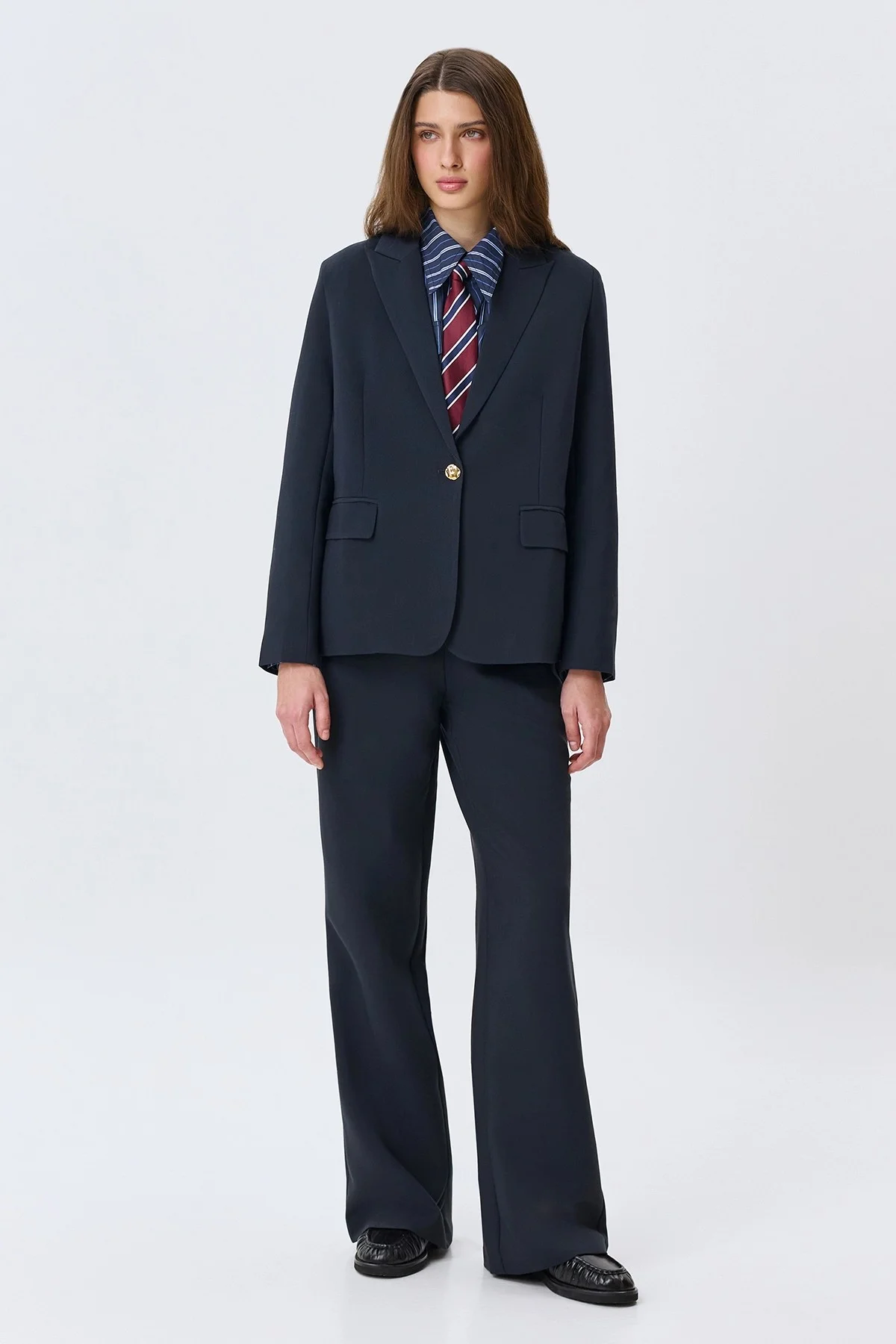 Прямые брюки с мягкими стрелками, 44