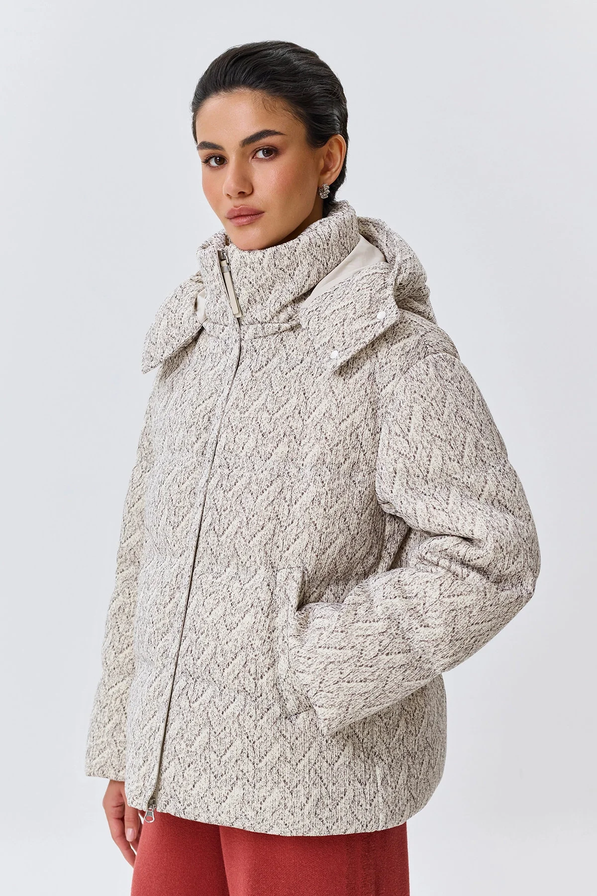 Куртка из фактурной ткани в сером оттенке, 46