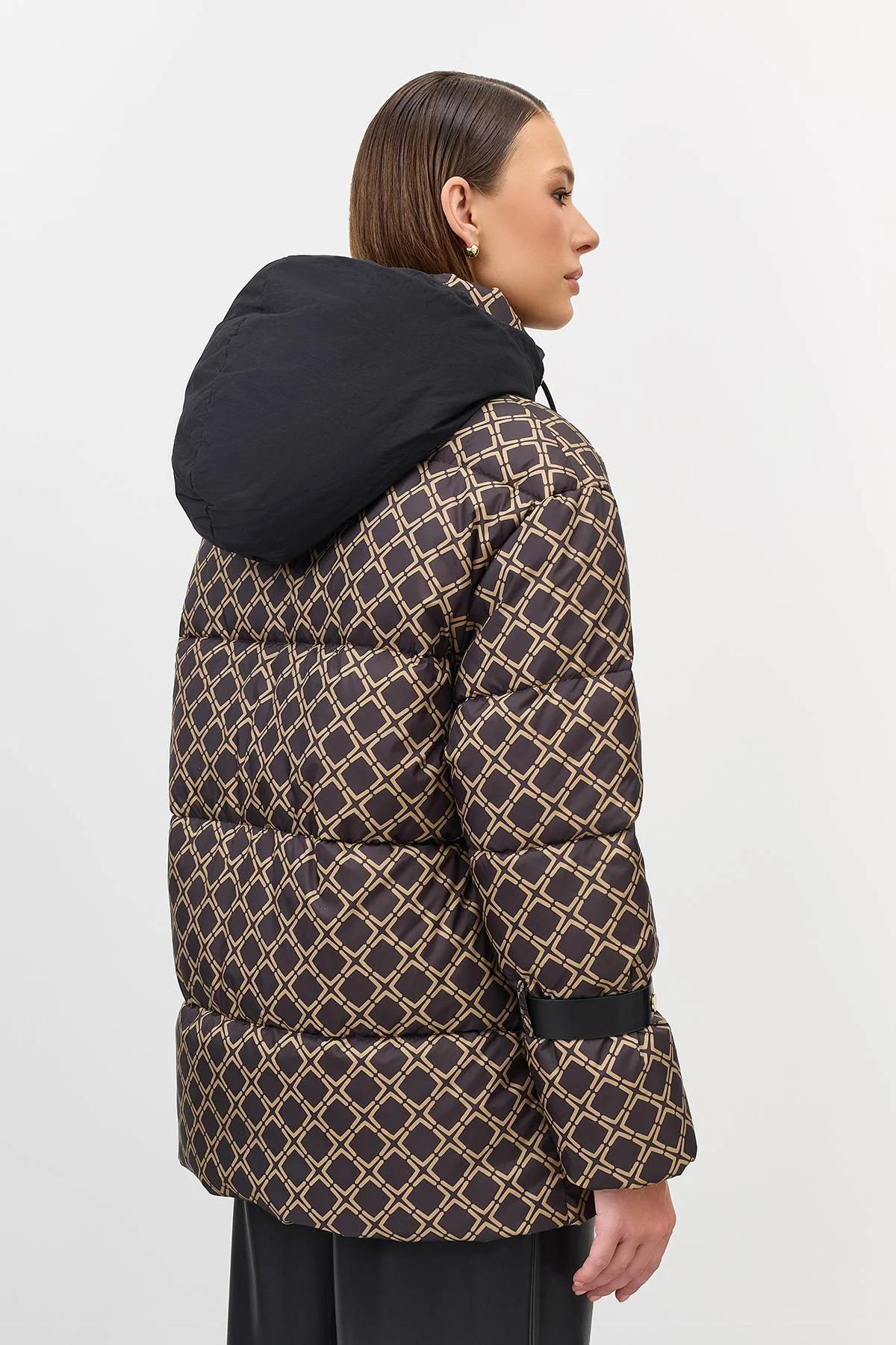 Лимитированная серия куртка с геометрическим принтом и палантин, 50