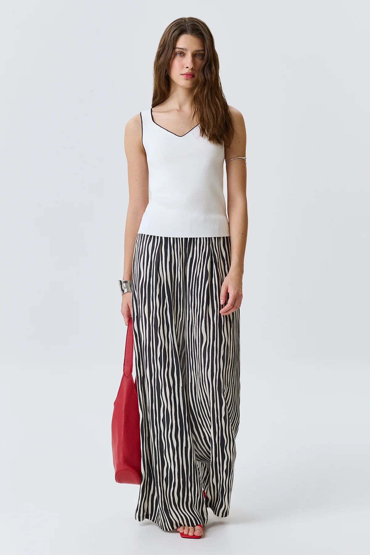 Брюки в монохромную полоску, 52