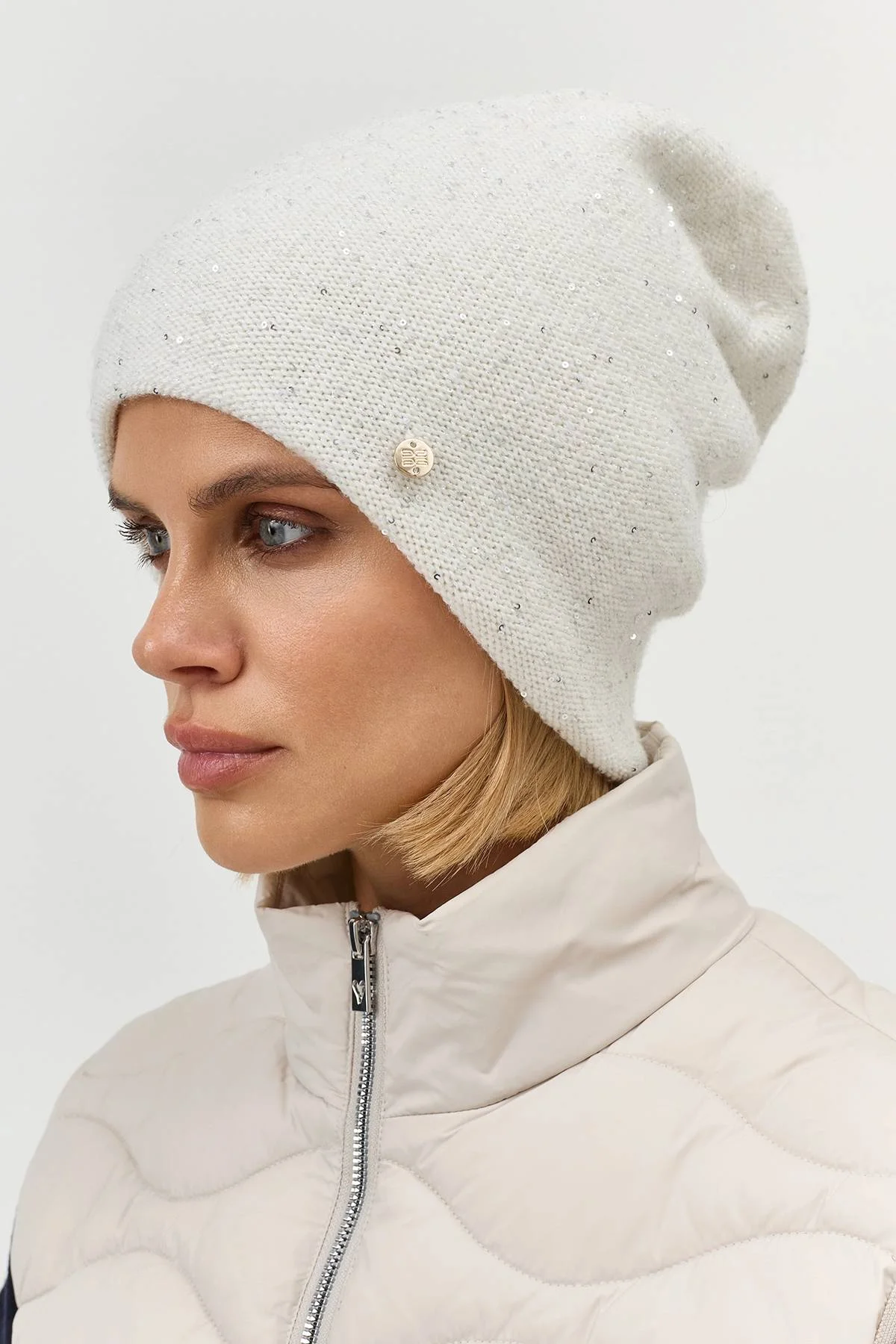 Светлая шапка с деликатными пайетками, One
