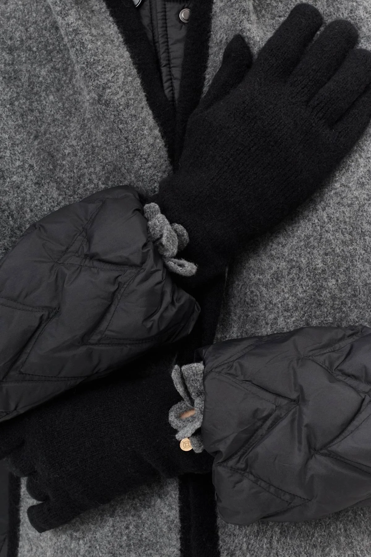 Черные вязаные перчатки с контрастной отделкой, One