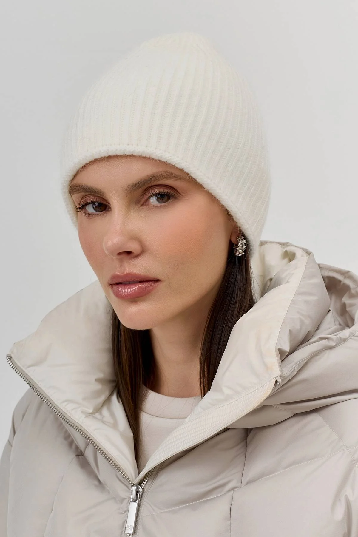 Белая шапка в рубчик с ангорой, One