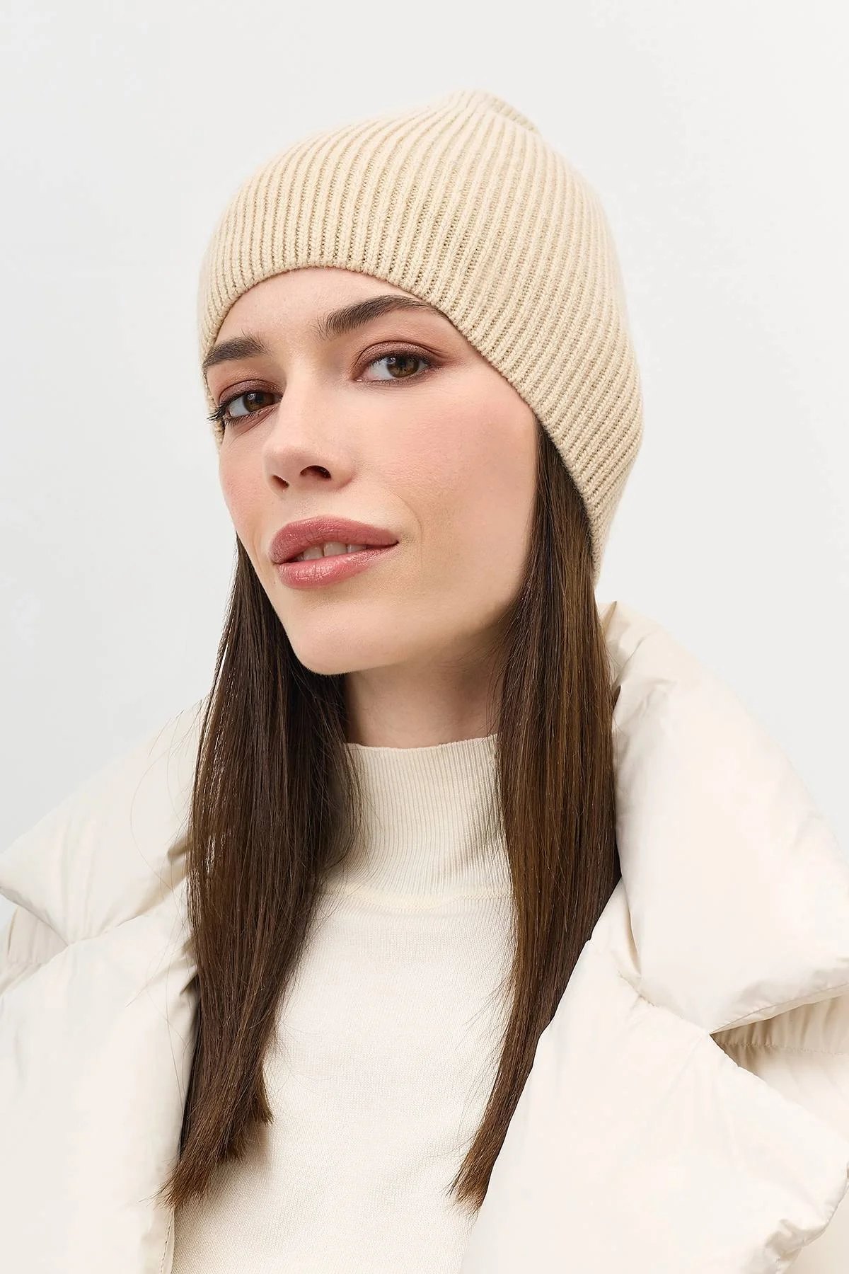 Светлая шапка из вискозы и ангоры, One