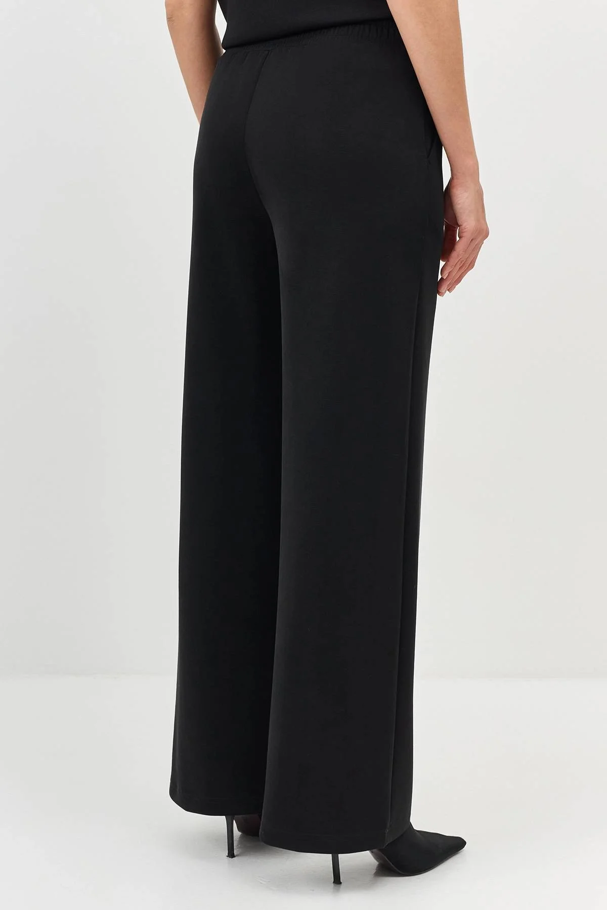 Широкие струящиеся брюки, 42