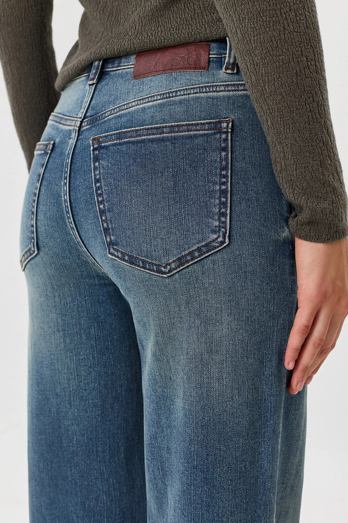 Джинсы Straight fit с деликатной варкой, 52