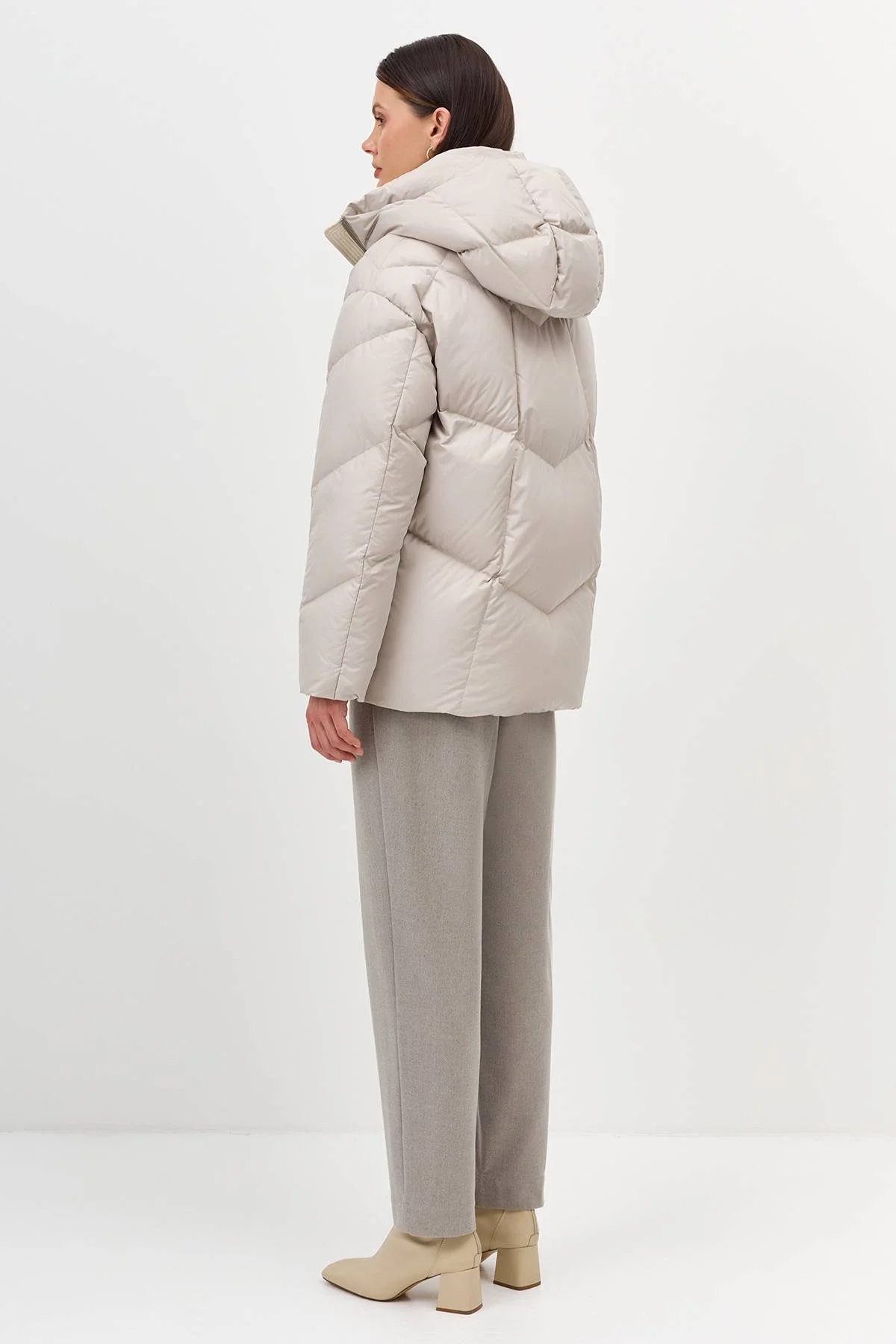 Лимитированная серия  светлая объемная фактурная куртка и палантин, 46