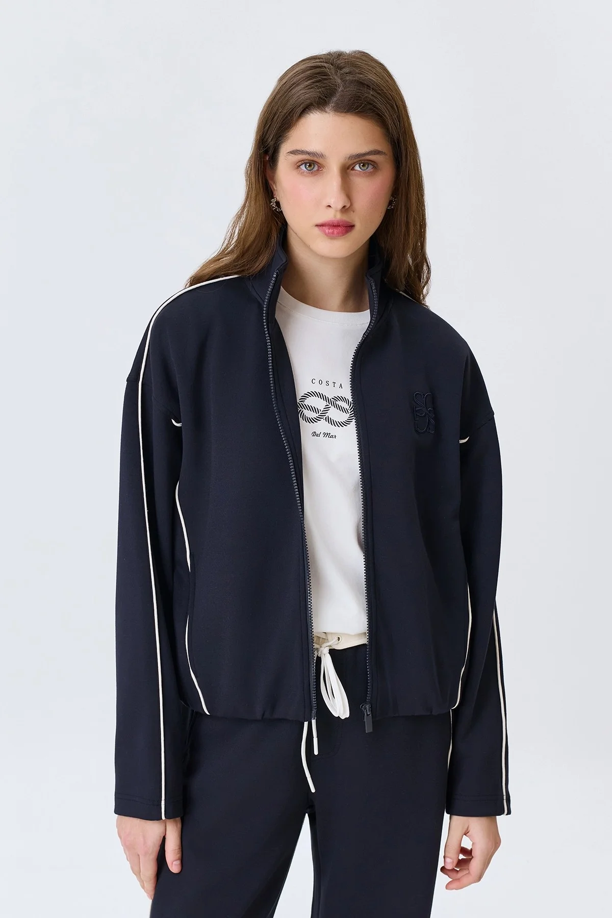 Трикотажный бомбер в спортивном стиле, 50