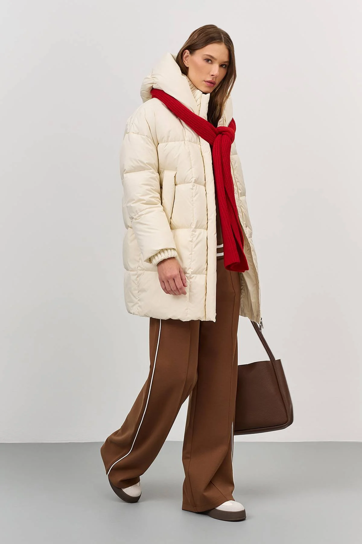 Лимитированная серия укороченный пуховик с акцентным воротником и палантин, 44