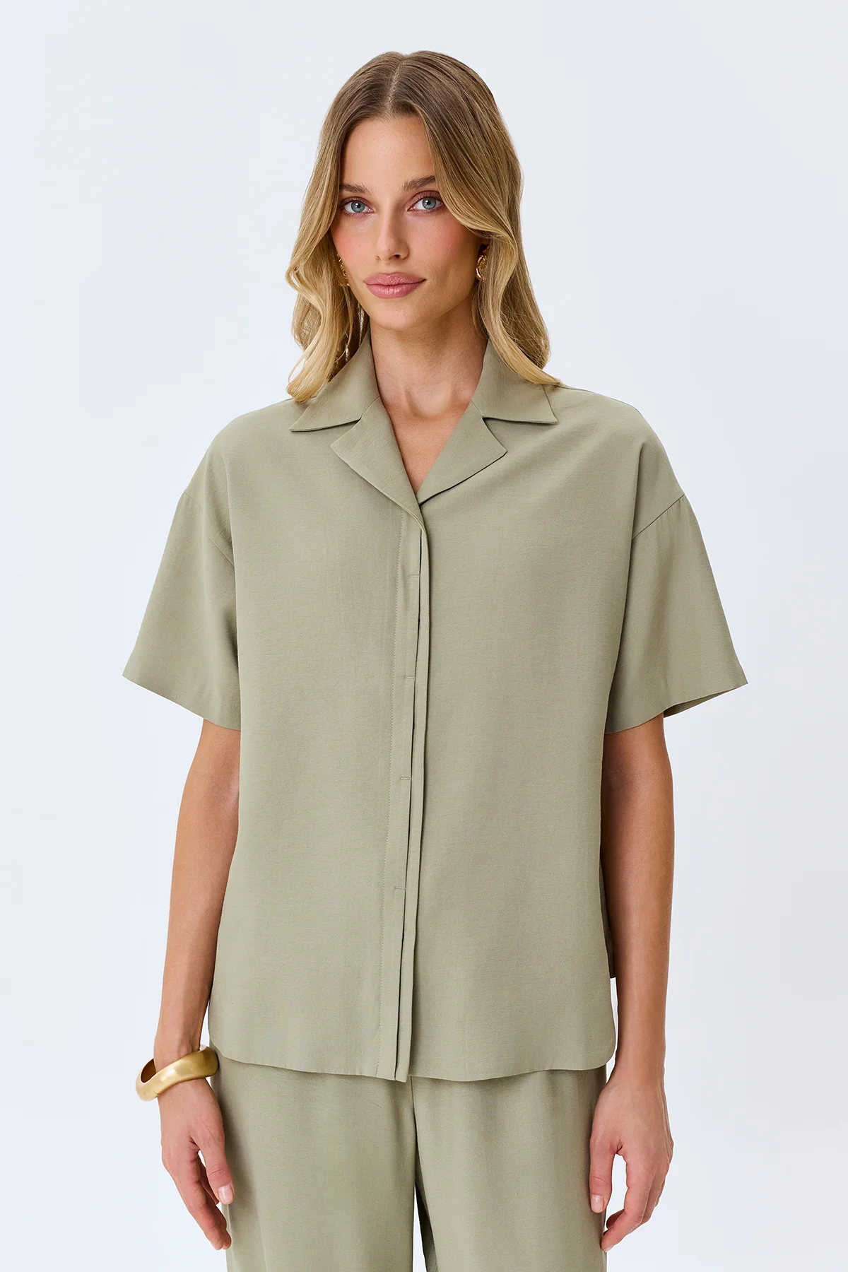 Классическая блузка из вискозы, 46