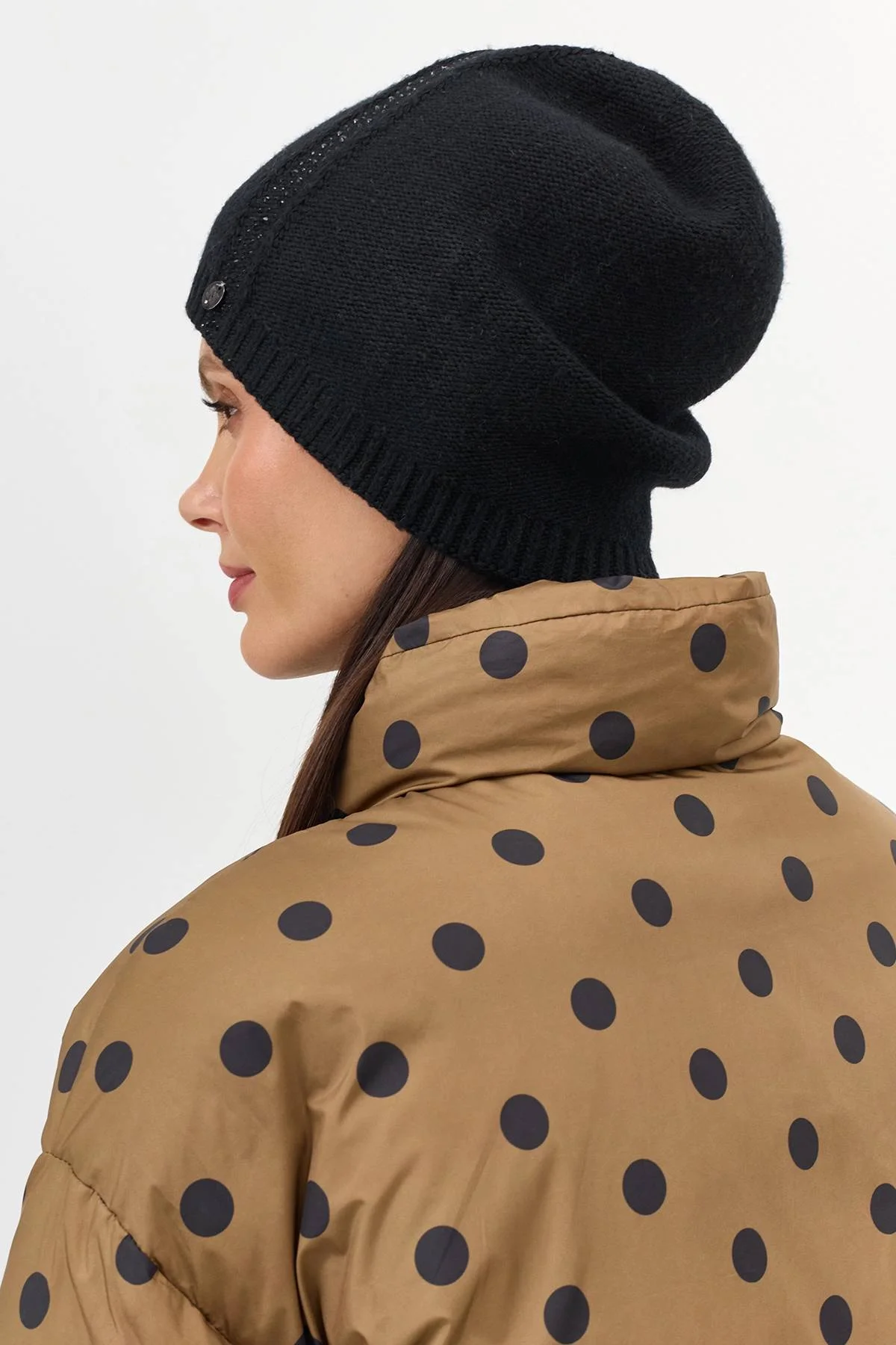 Черная шапка с декором из мерцающих страз, One