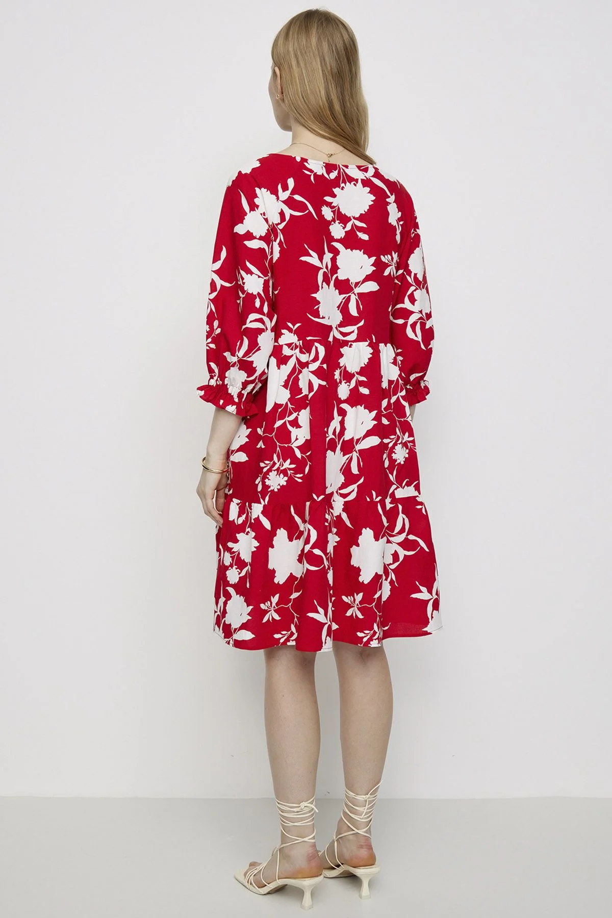 Платье с объёмным флоральным принтом, 40р