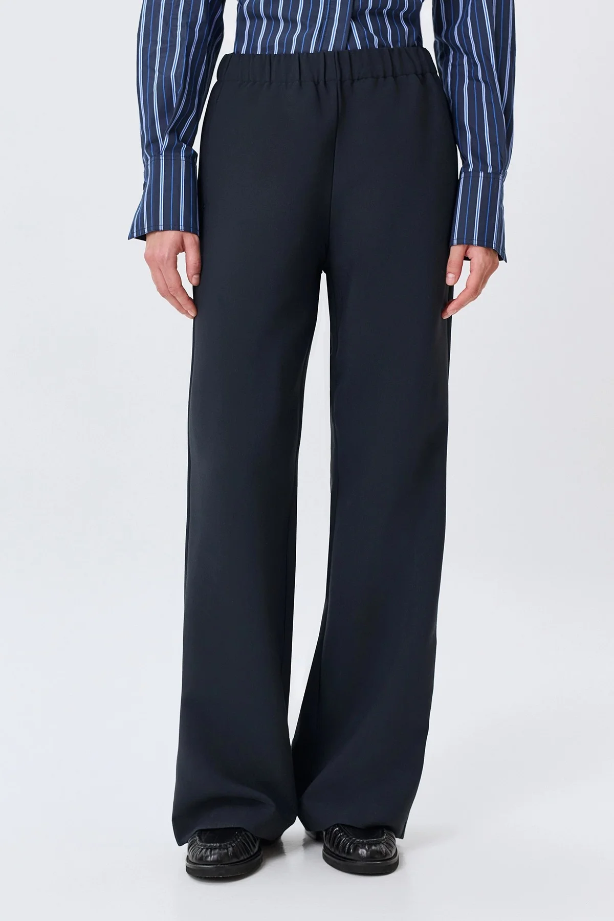 Прямые брюки с мягкими стрелками, 44