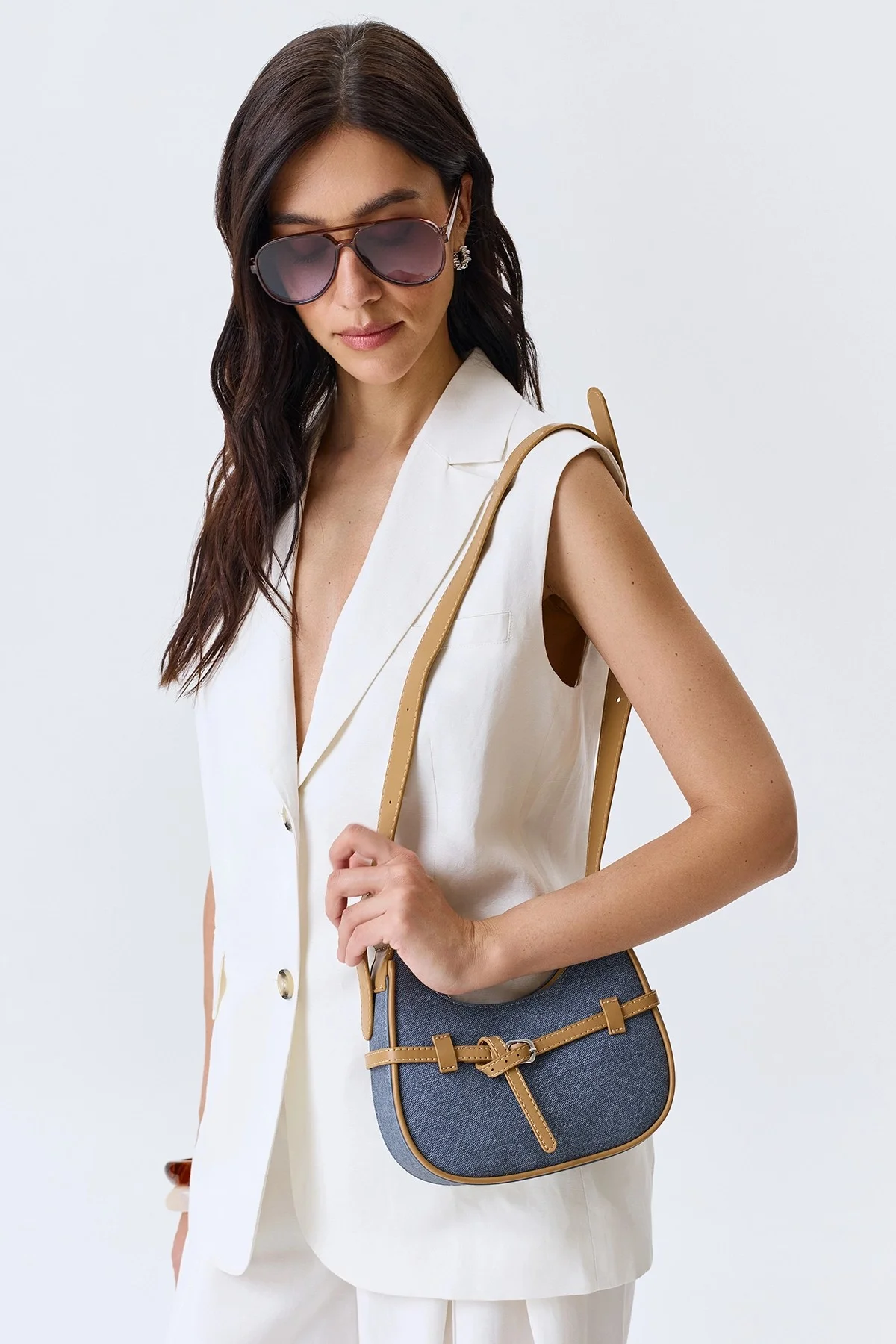 Сумка-багет с акцентными ремешками, One