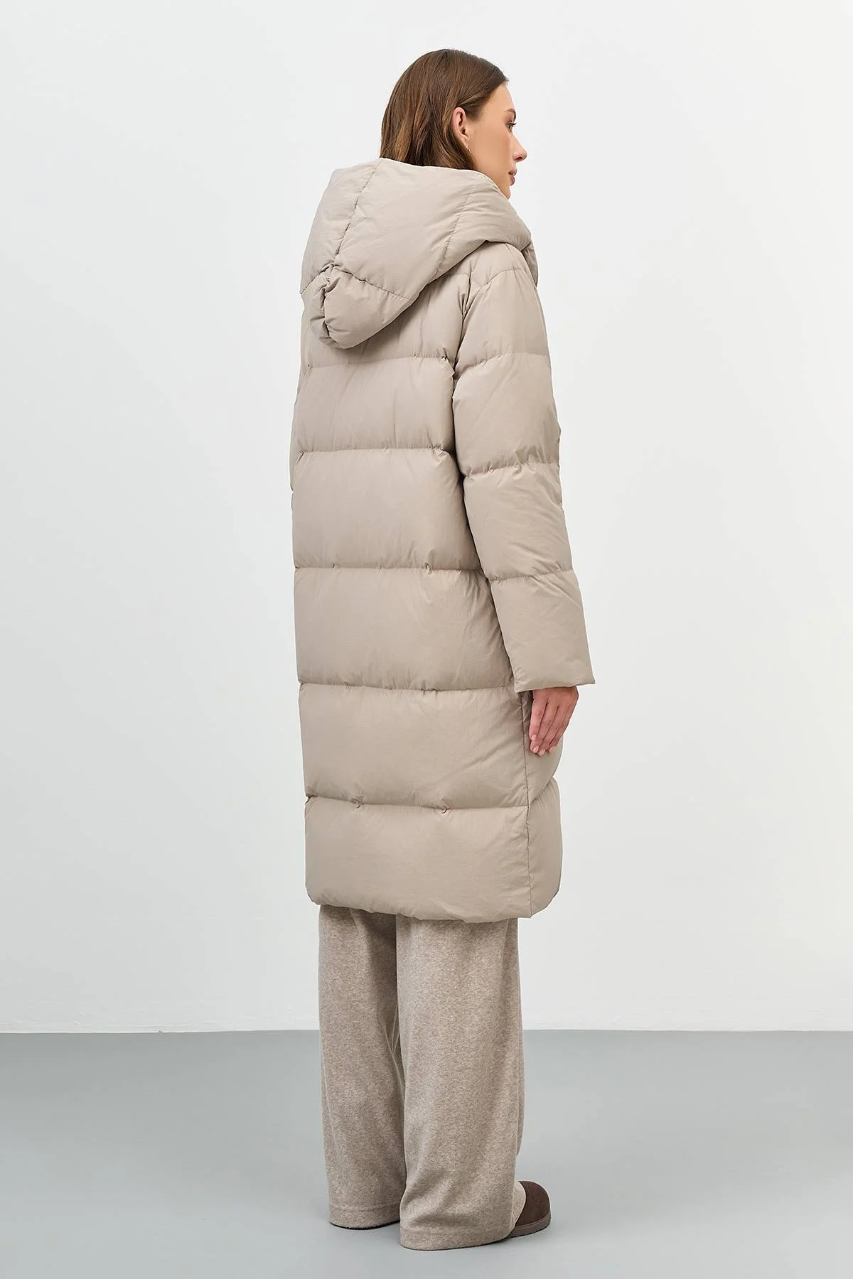 Лимитированная серия пуховик с капюшоном и палантин, 52