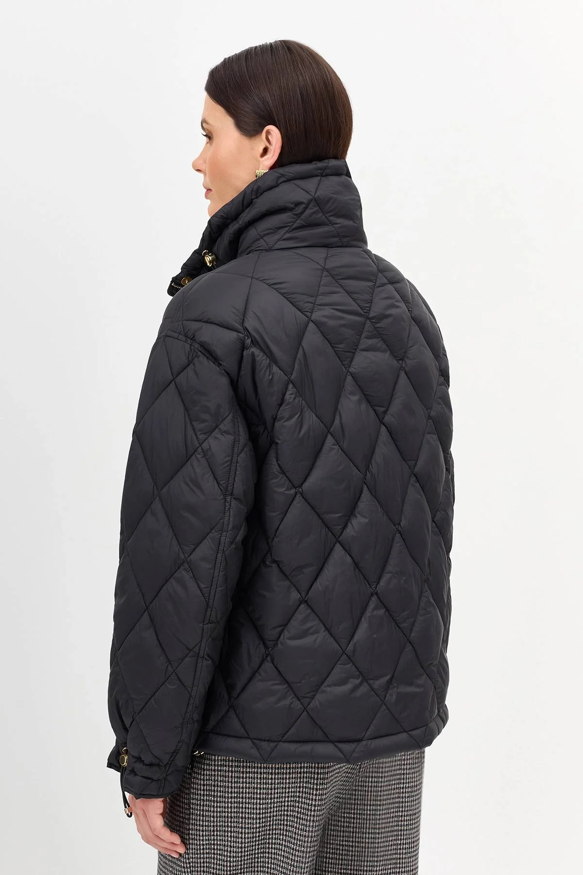 Лимитированная серия куртка с акцентной фурнитурой в черном цвете с  палантином, 38