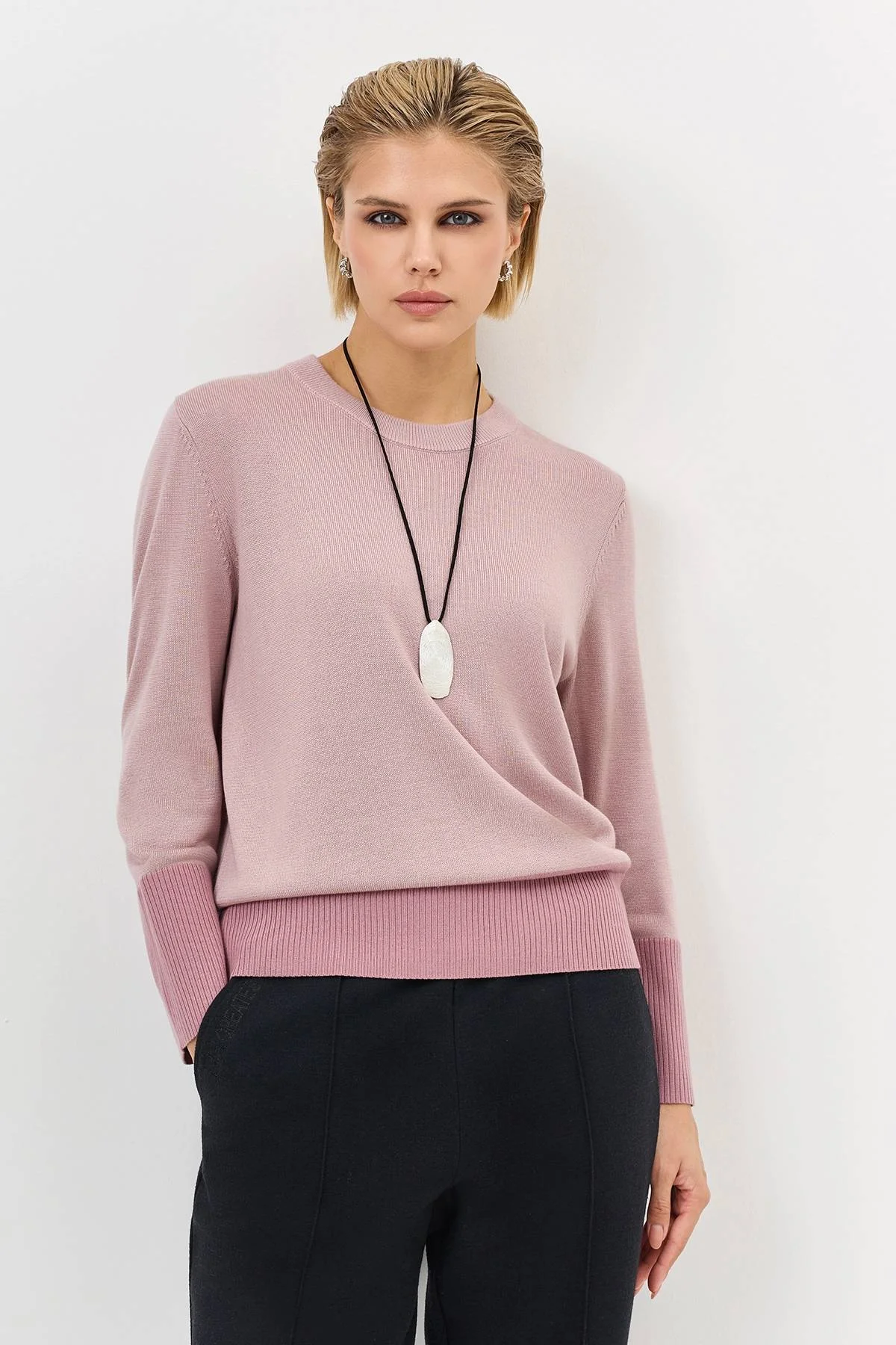 Свободный джемпер с контрастными деталями, 40