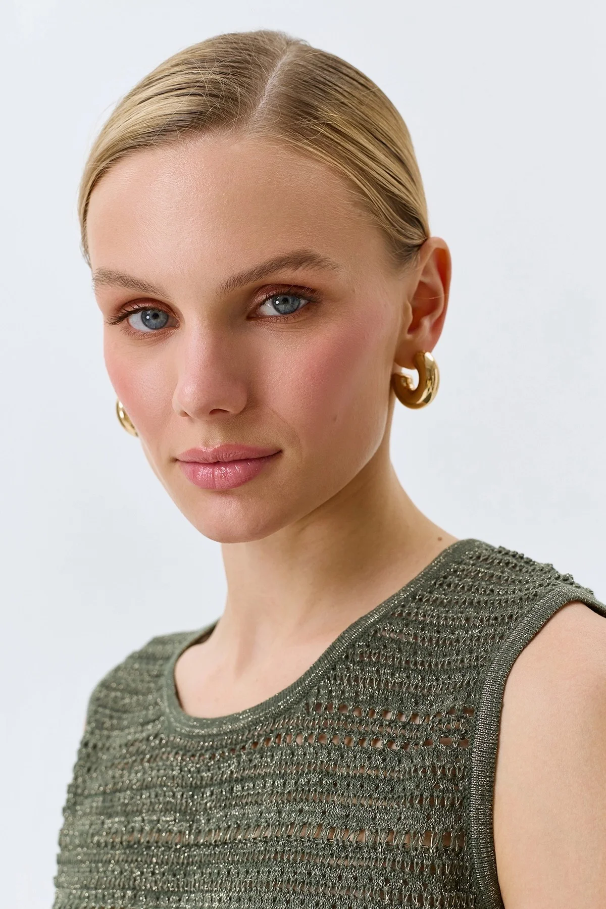 Ажурный топ с люрексом в цвете хаки, 48