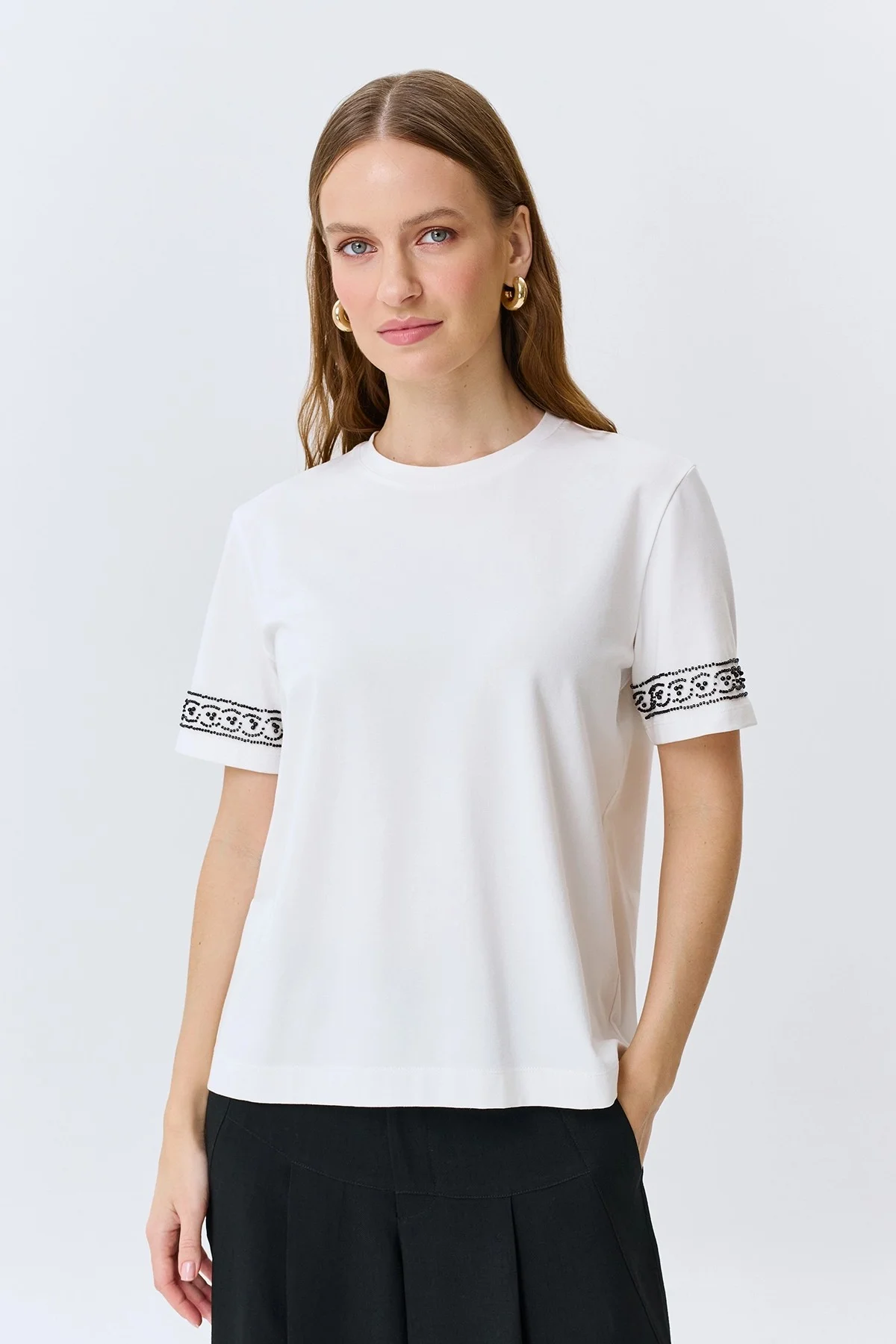 Футболка с декором на рукавах, 46