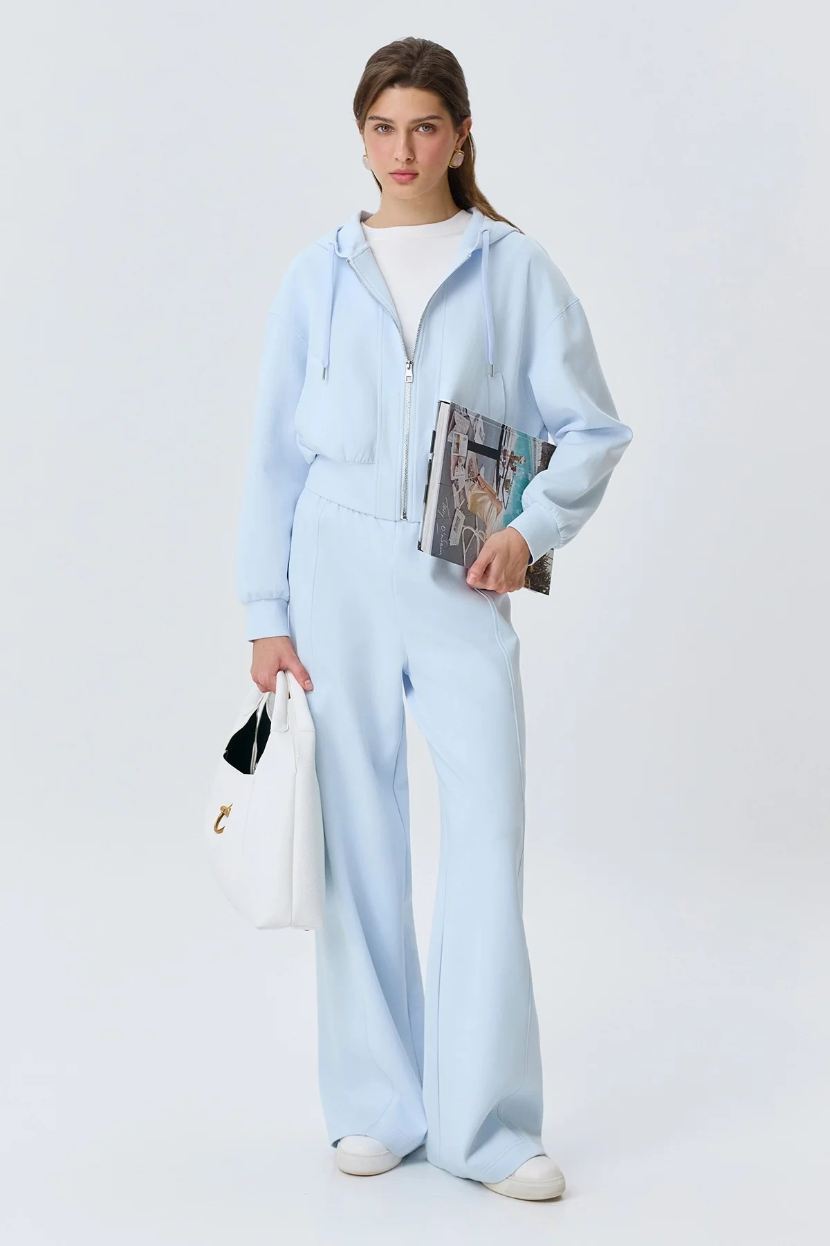 Набор брюки и жакет голубого цвета