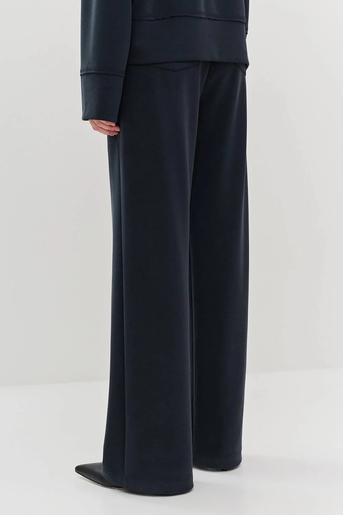 Черные трикотажные брюки из модала, 44