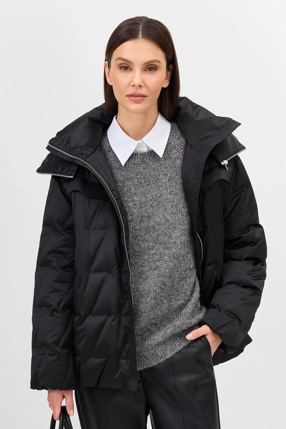 Лимитированная серия куртка черная с атласным эффектом и палантином, 36 Лимитированная серия куртка черная с атласным эффектом и палантином, 36