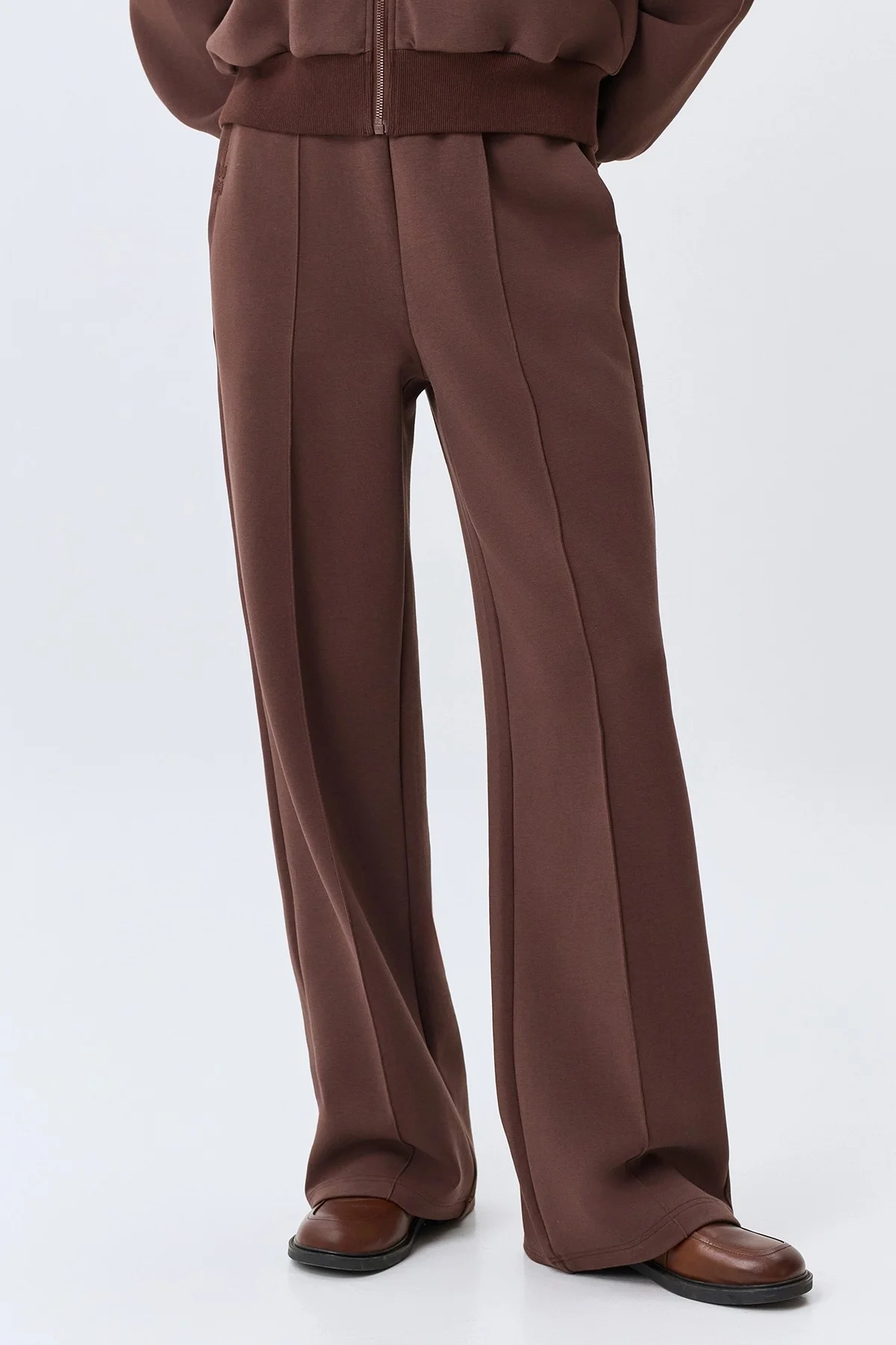 Трикотажные брюки в шоколадном оттенке, 44