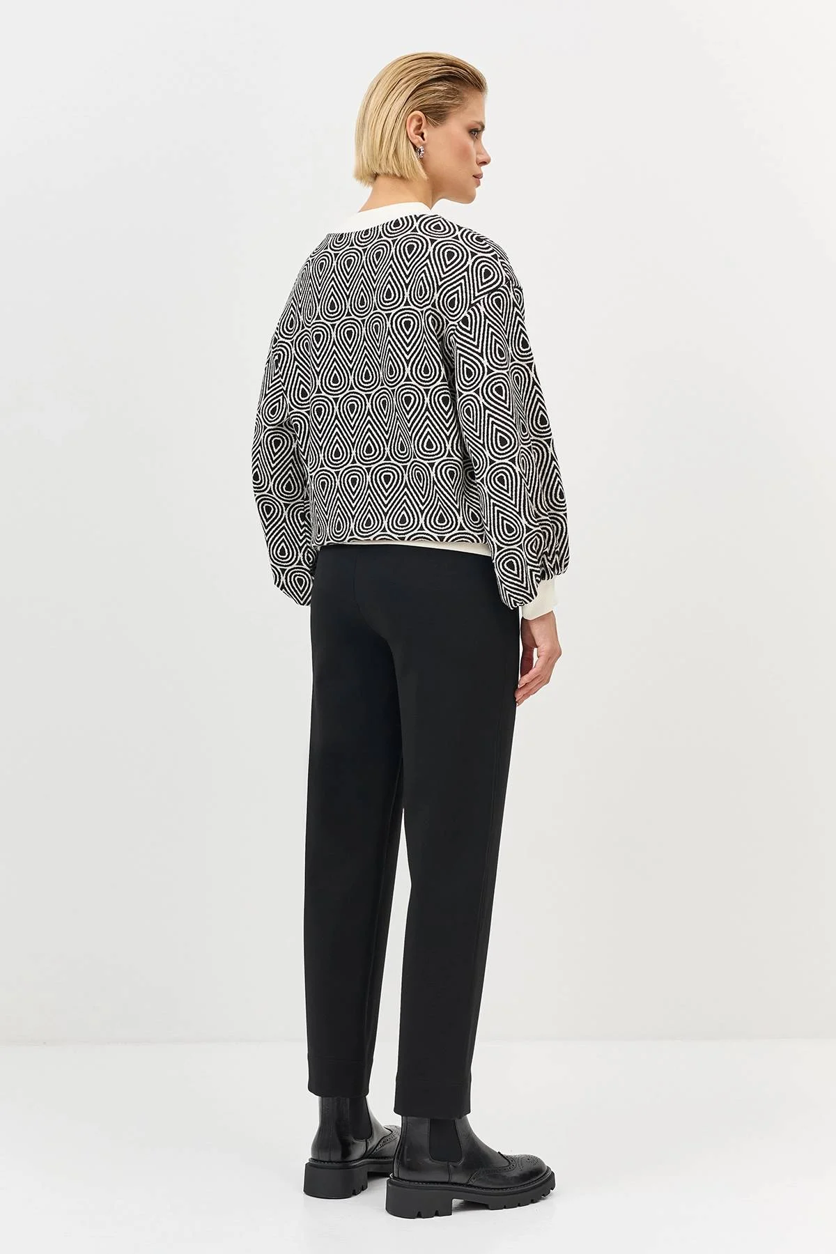 Лимитированная серия зауженные утепленные брюки и ремень, 46 Лимитированная серия зауженные утепленные брюки и ремень, 46