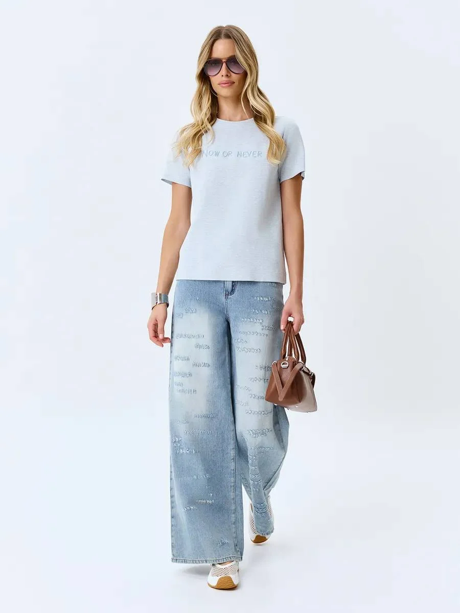 Меланжевая футболка с деликатной вышивкой, 46