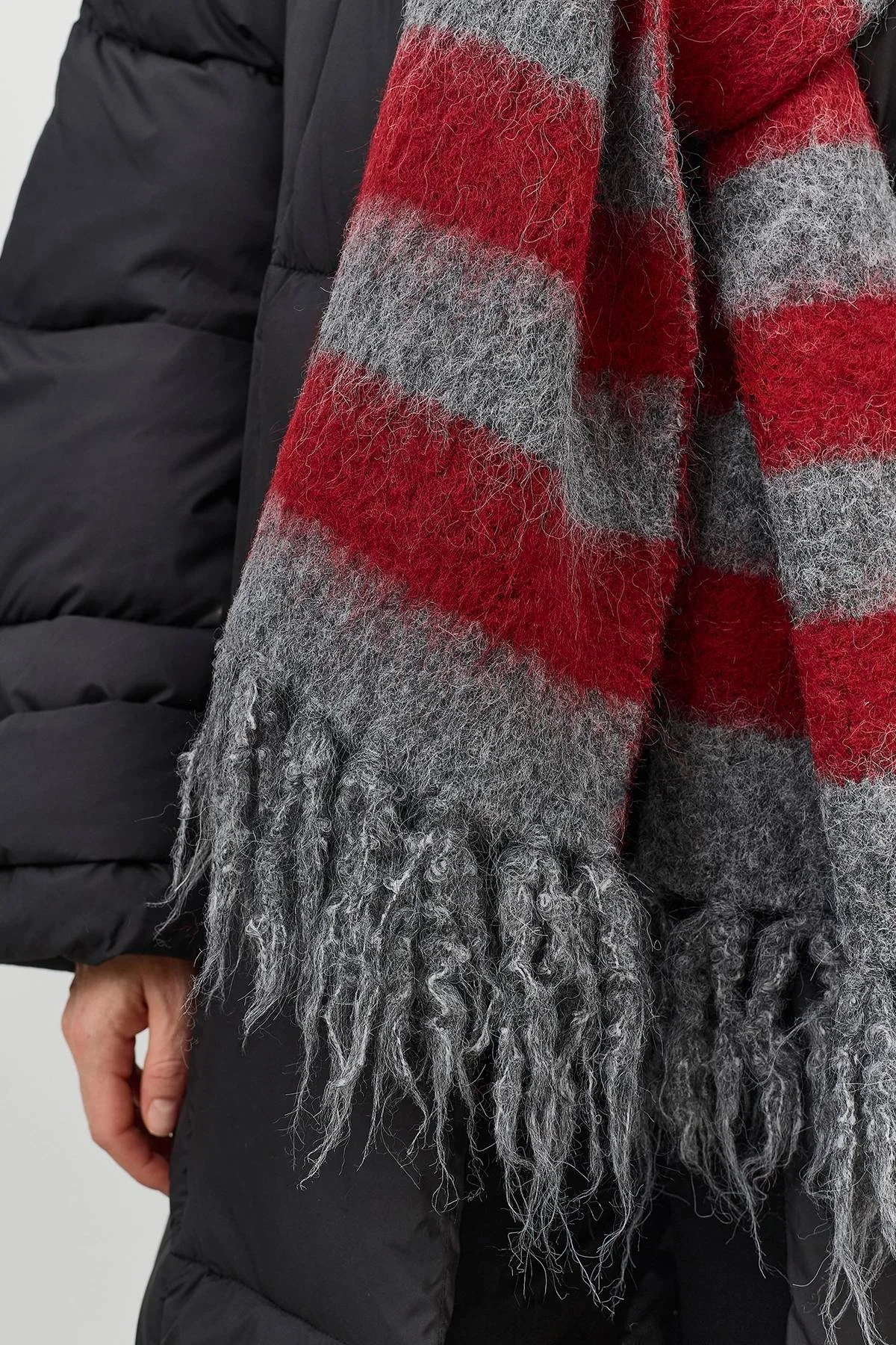 Яркий шарф в полоску, One