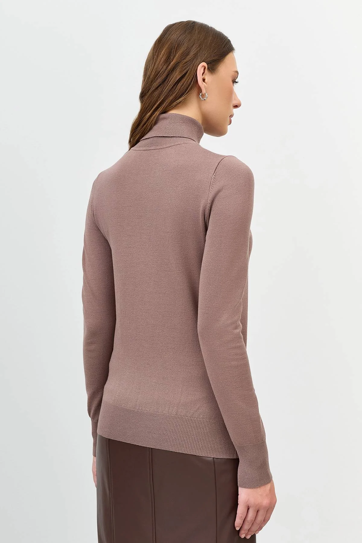 Базовая водолазка из смесовой вискозы в цвете кофе, 44 Базовая водолазка из смесовой вискозы в цвете кофе, 44