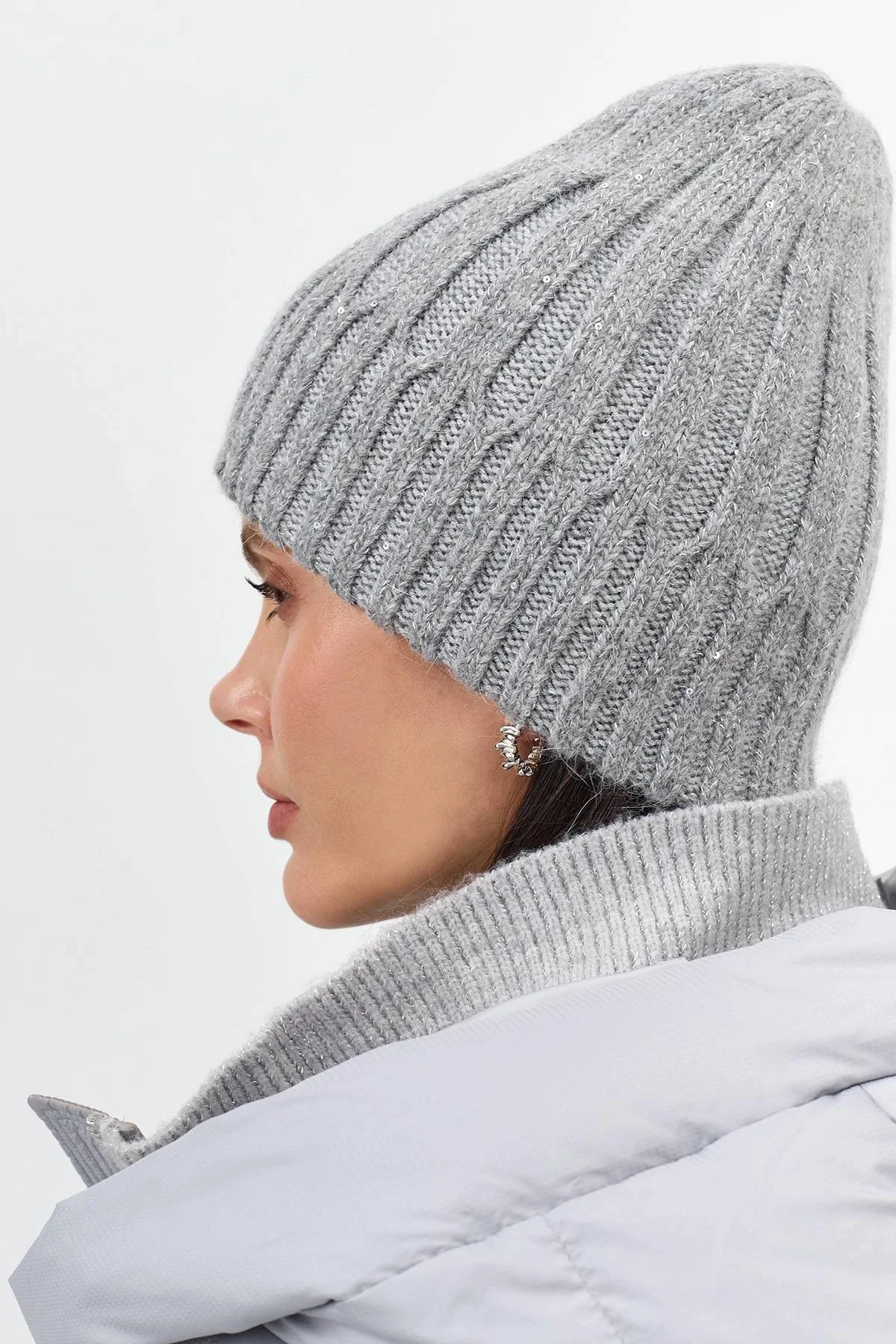 Серая шапка с мерцающим люрексом и ангорой, One