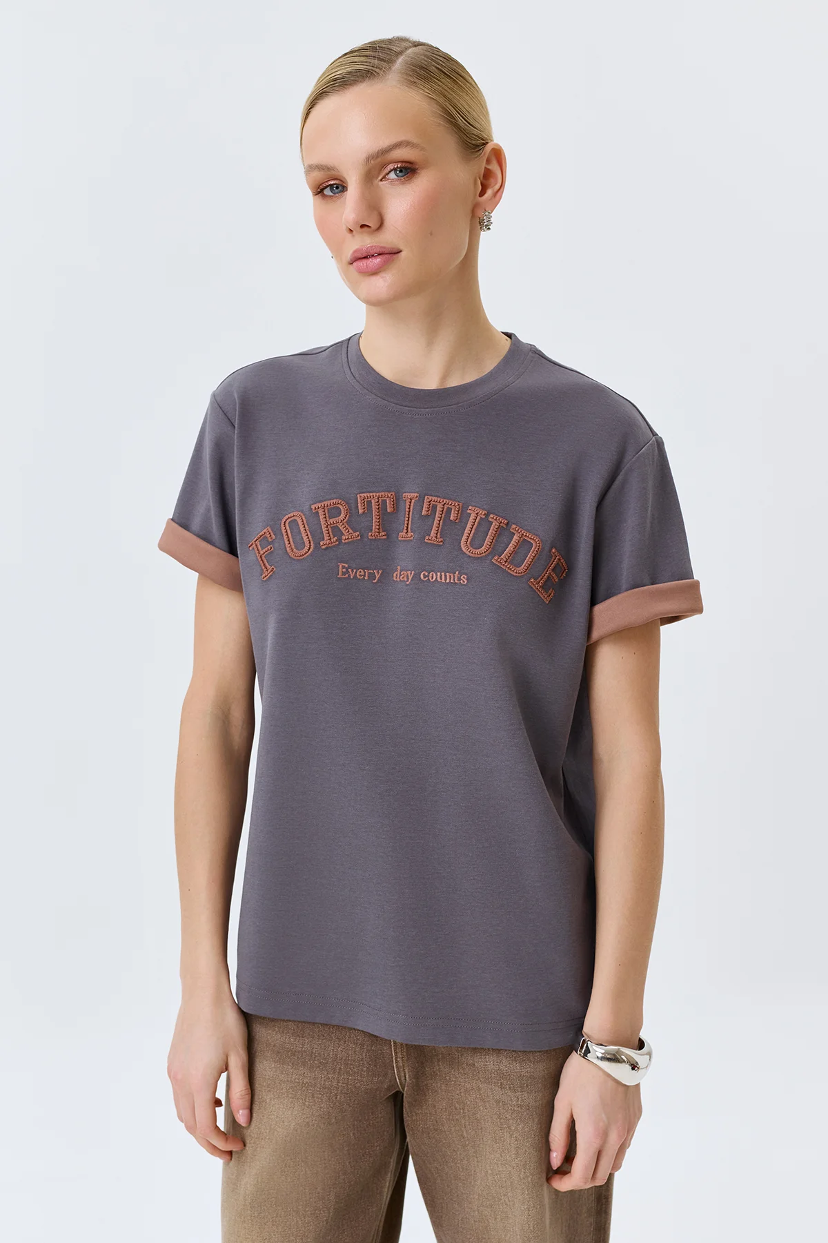 Темная прямая футболка в стиле "College", 50