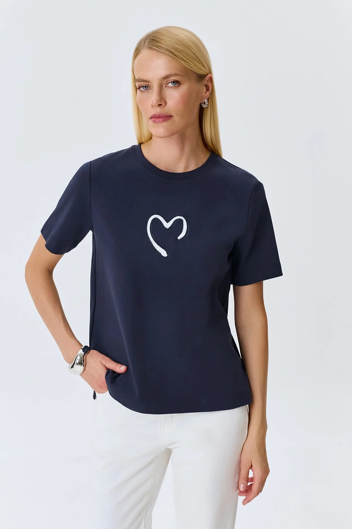 Футболка с контрастной вышивкой, 46