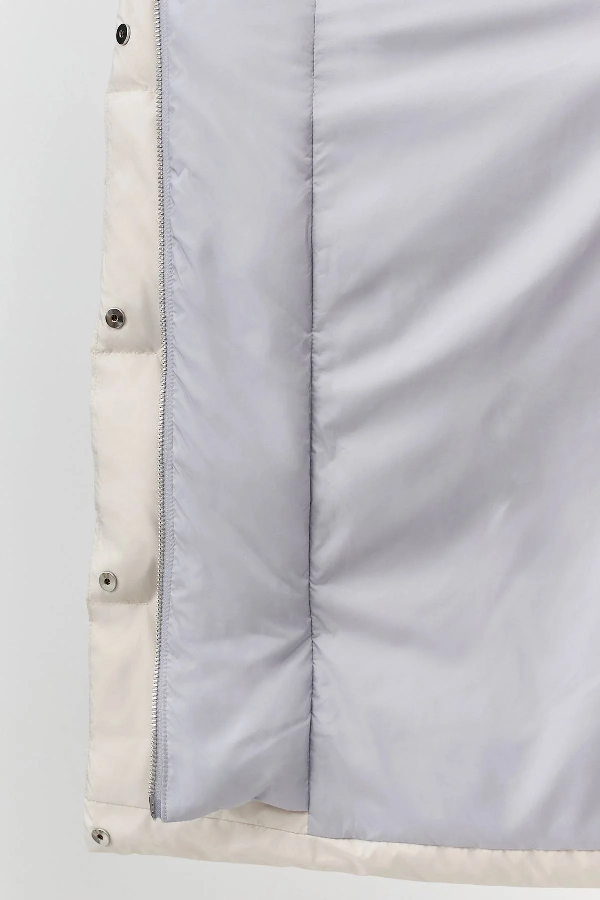 Укороченный пуховик с контрастной отделкой, 44