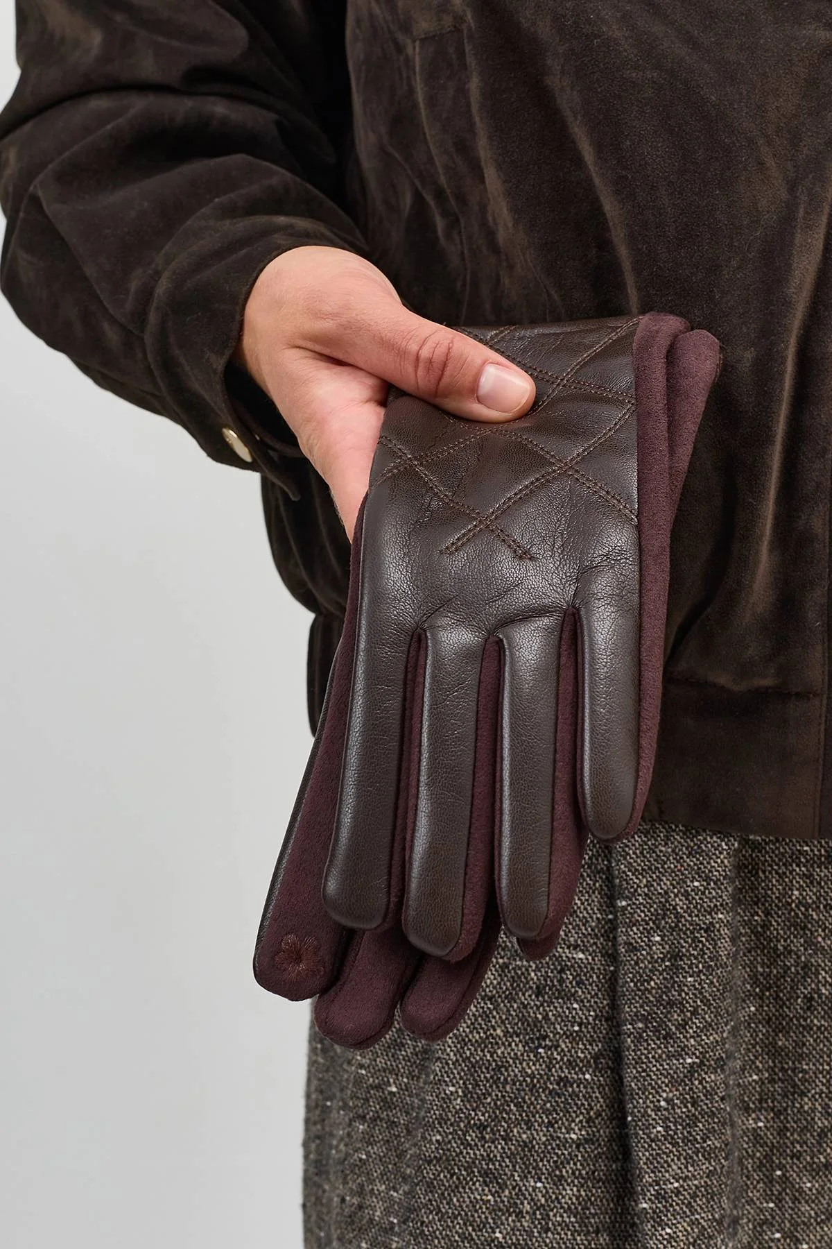 Черные утепленные варежки в спортивном стиле, One