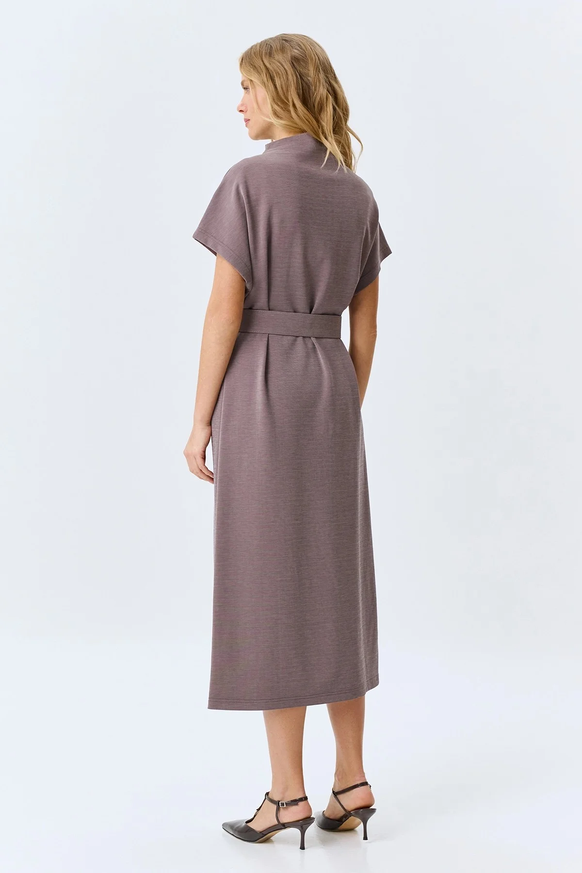 Трикотажное платье с вышивкой, 34