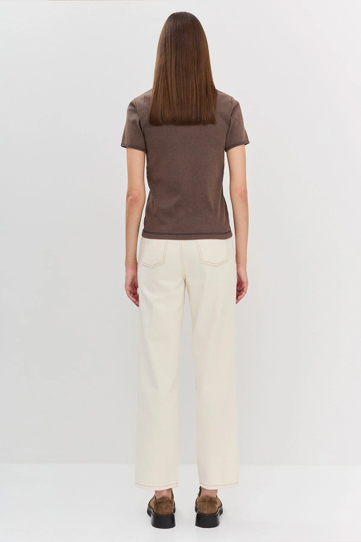 Прямые джинсы с контрастной строчкой и декоративными молниями, 48р