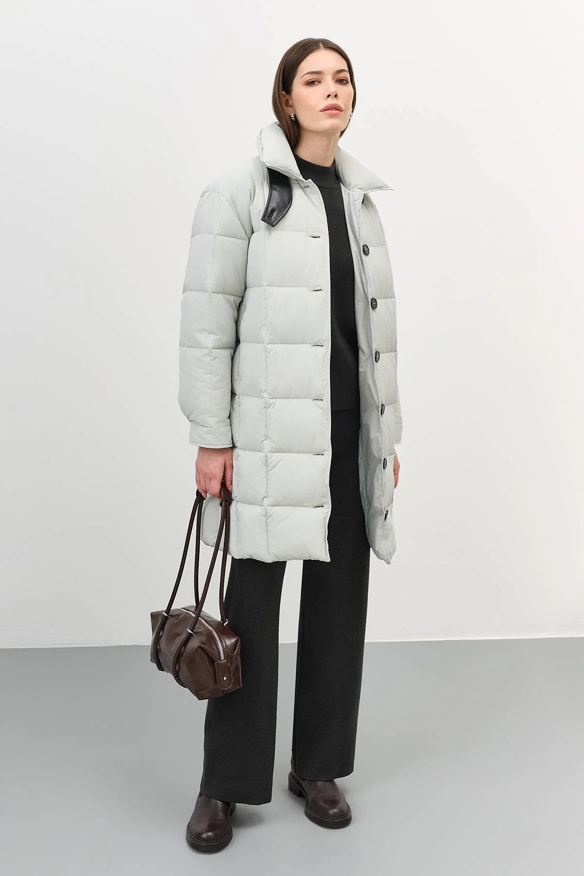 Лимитированная серия стеганое пальто с контрастной фурнитурой с палантином, 50