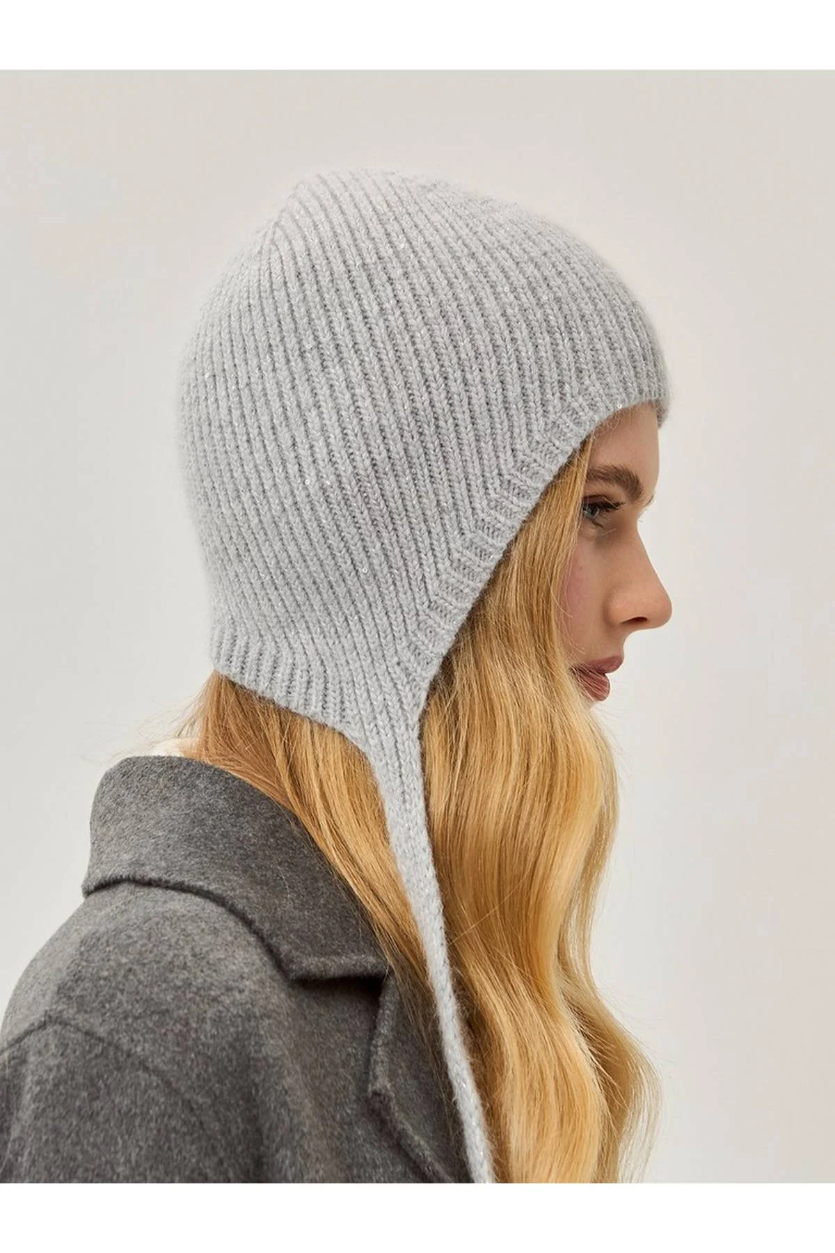 Шапка светло-серая, One