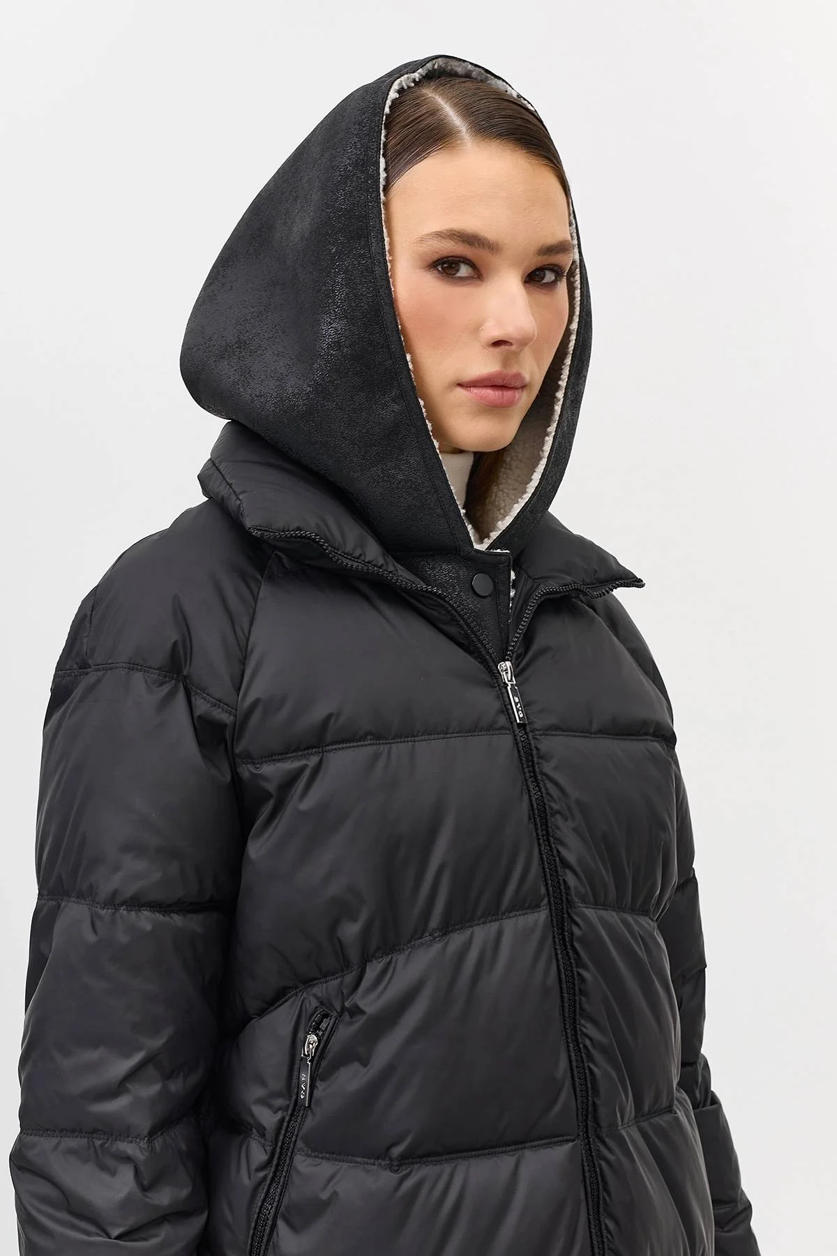 Лимитрированная серия черная куртка с манишкой из искусственной овчины и палантин, 44