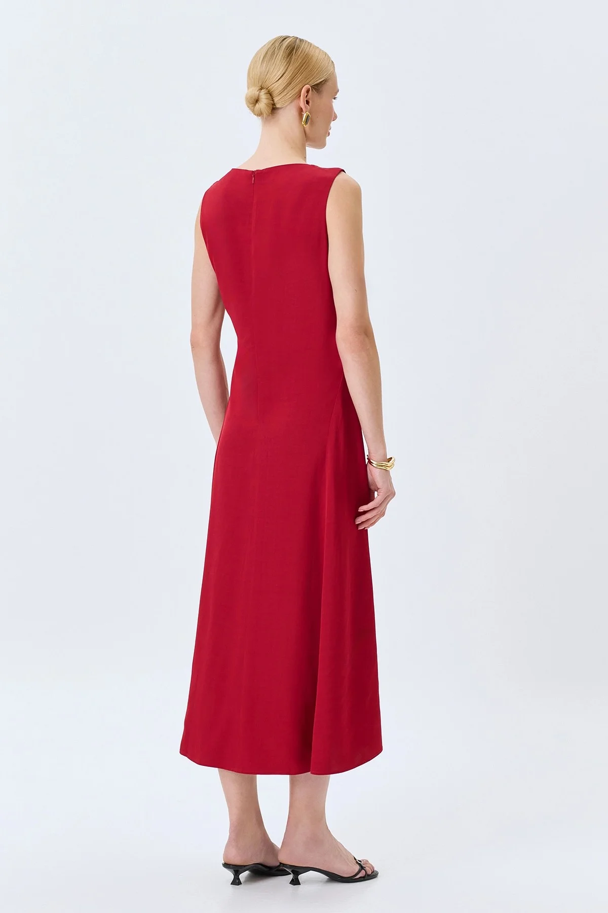 Яркое платье-миди из вискозы, 50