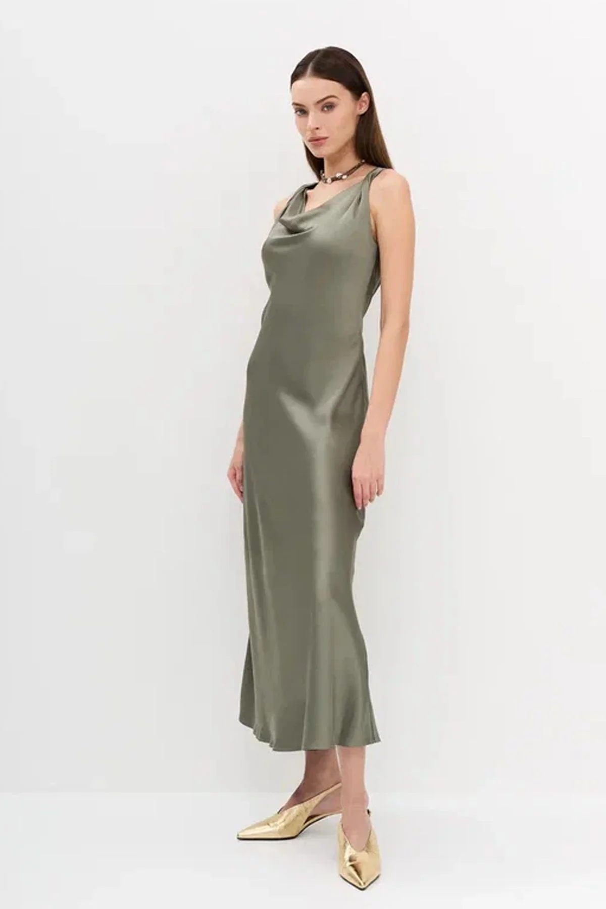 Приталенное платье миди в оливковом цвете, 46р