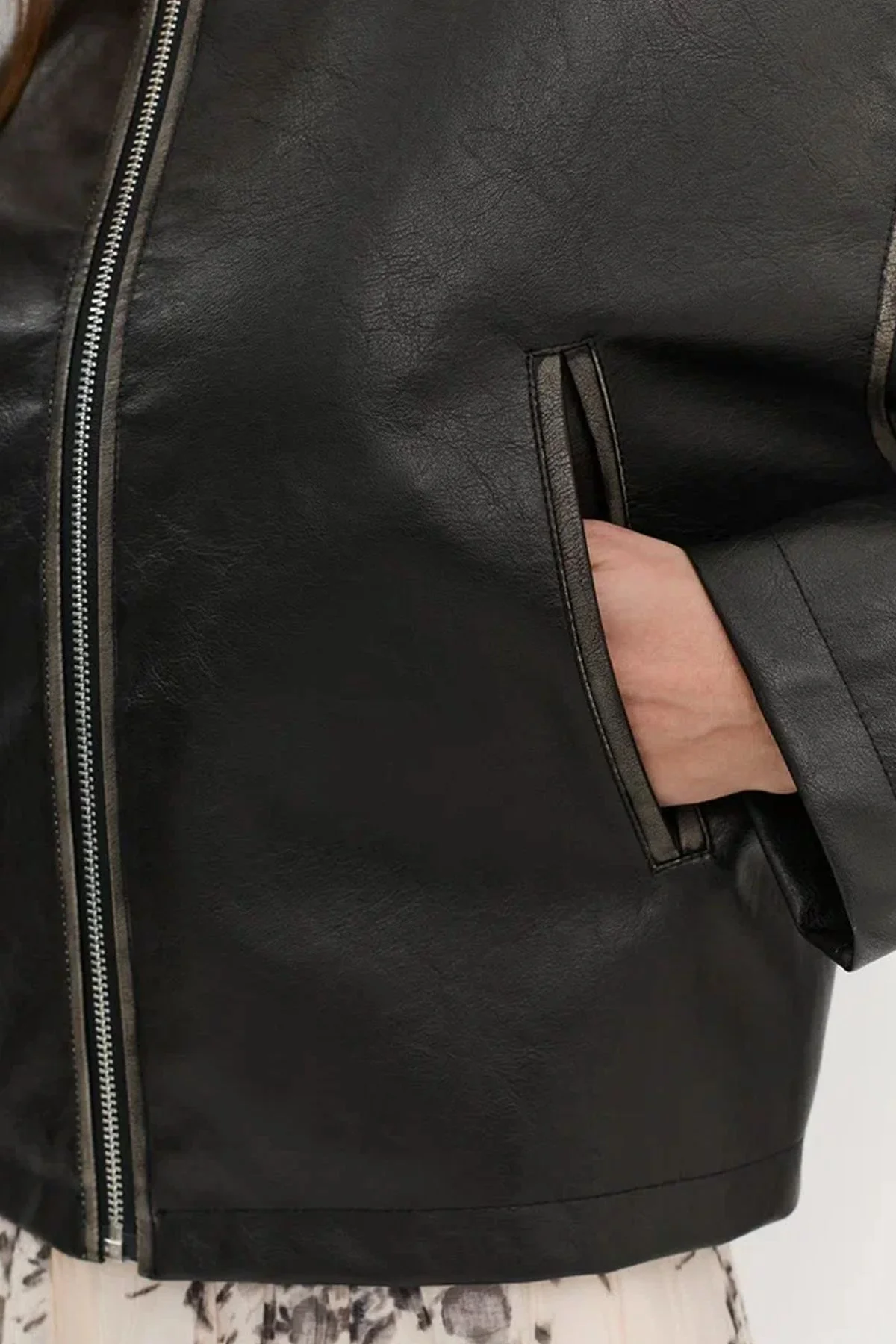 Куртка из искусственной кожи с контрастной варкой, 48р