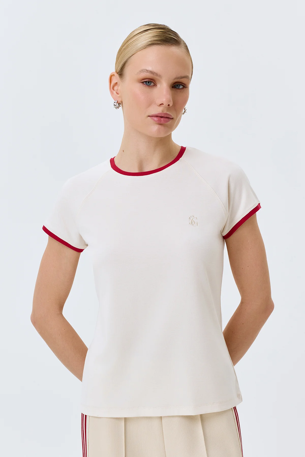 Приталенная футболка с контрастным рибом, 50