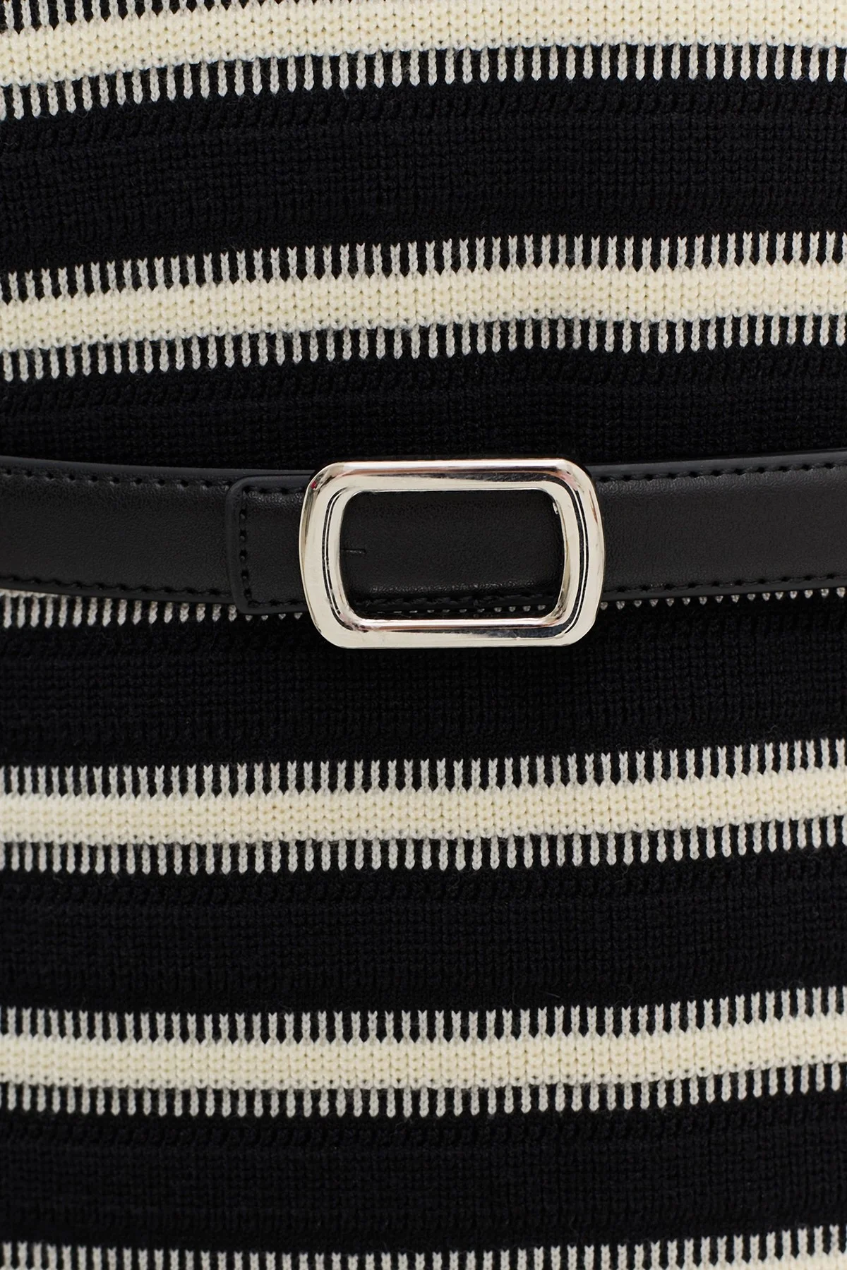 Узкий ремень с закругленной пряжкой, One